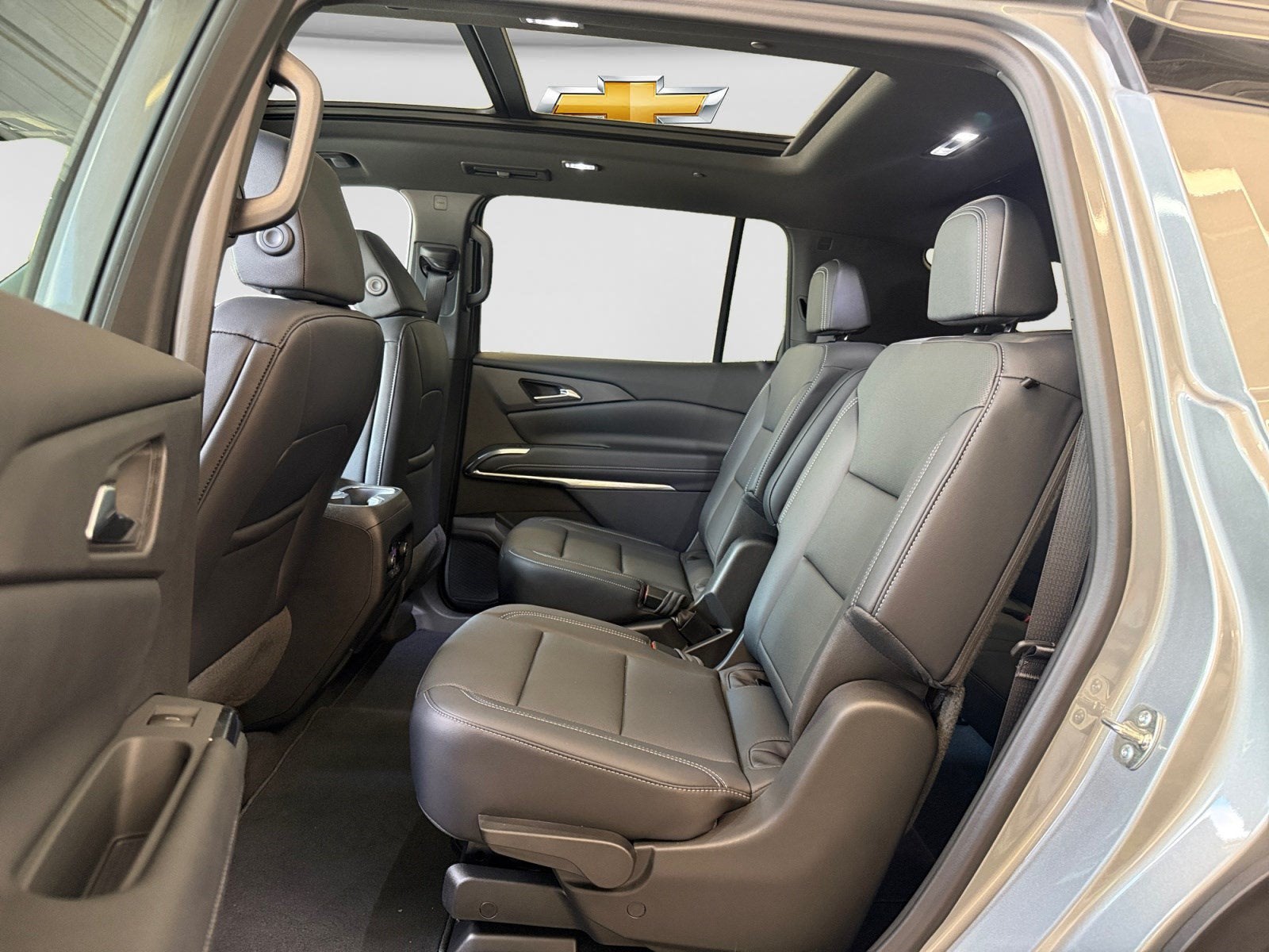 2027 Chevrolet Traverse FWD LT