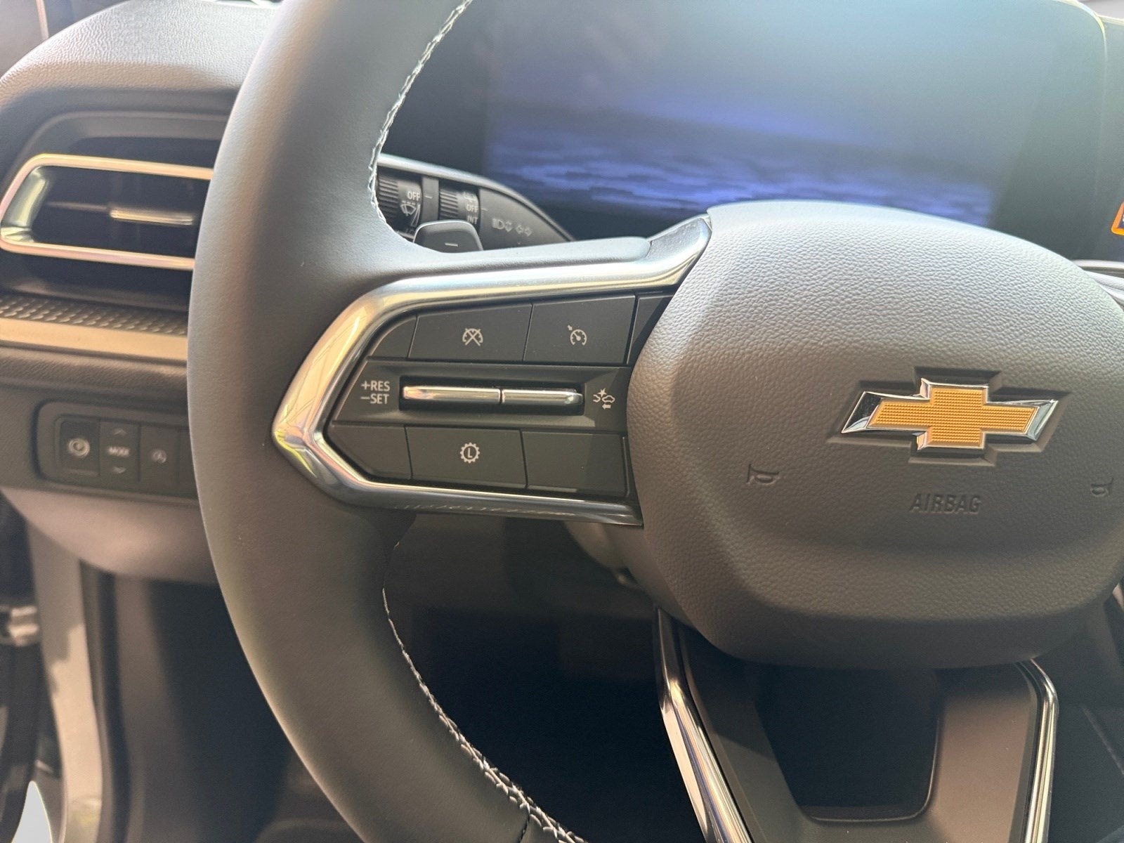 2027 Chevrolet Traverse FWD LT
