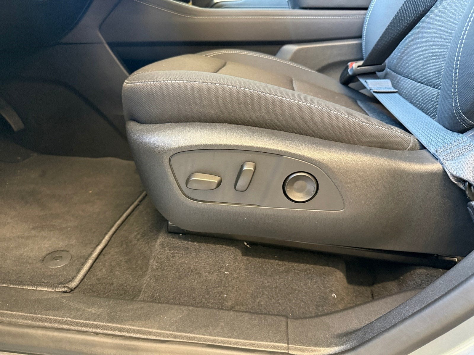 2027 Chevrolet Traverse FWD LT