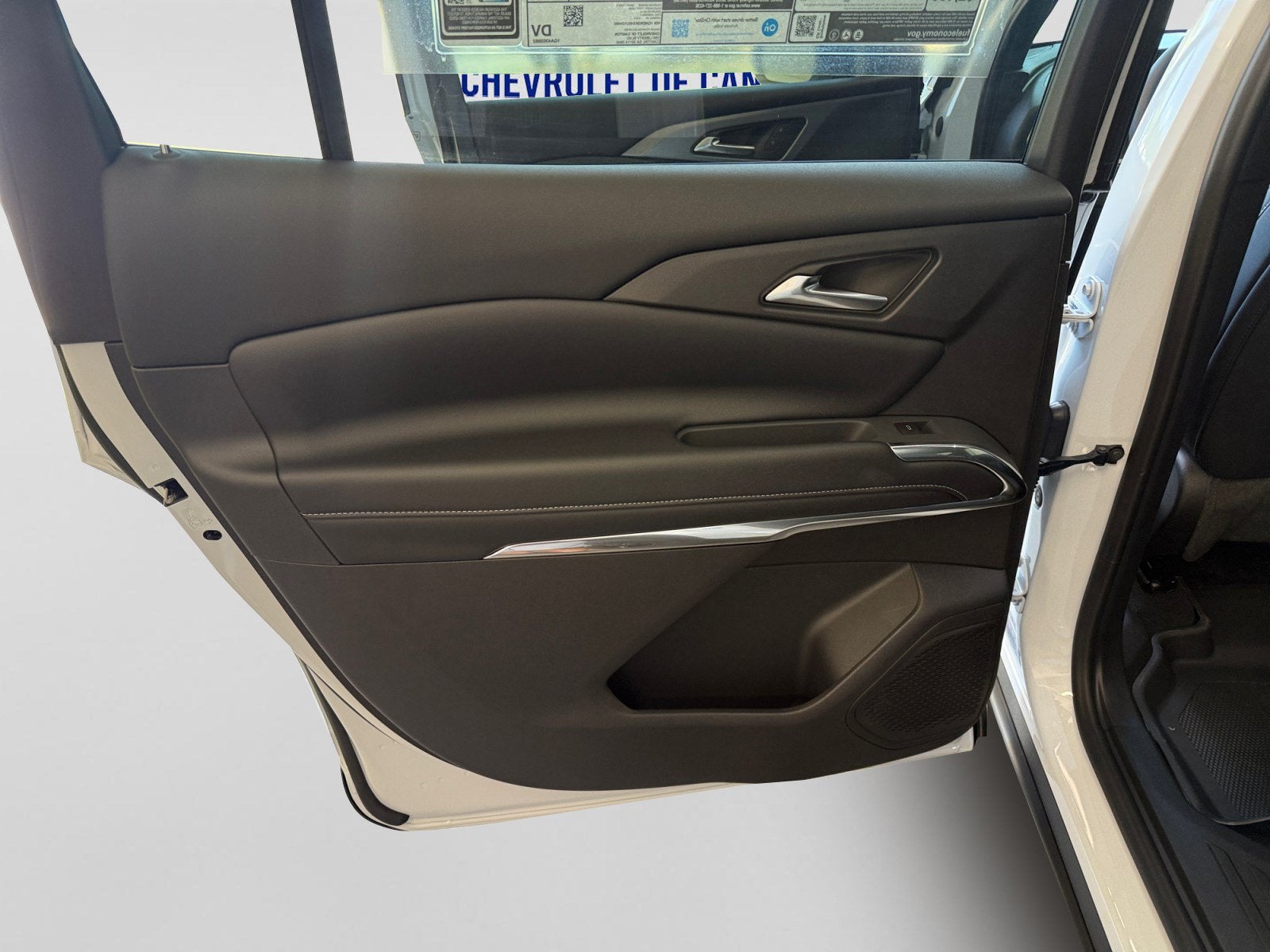 2027 Chevrolet Traverse FWD LT