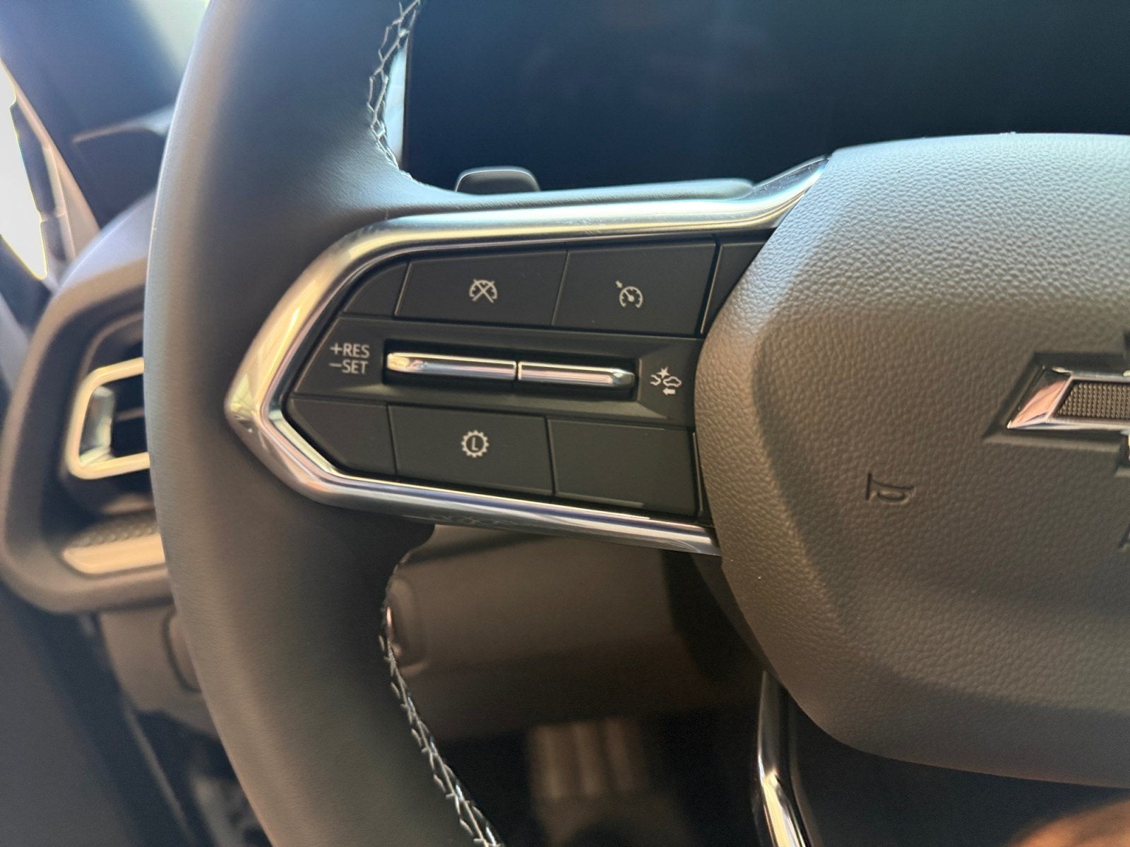 2027 Chevrolet Traverse FWD LT