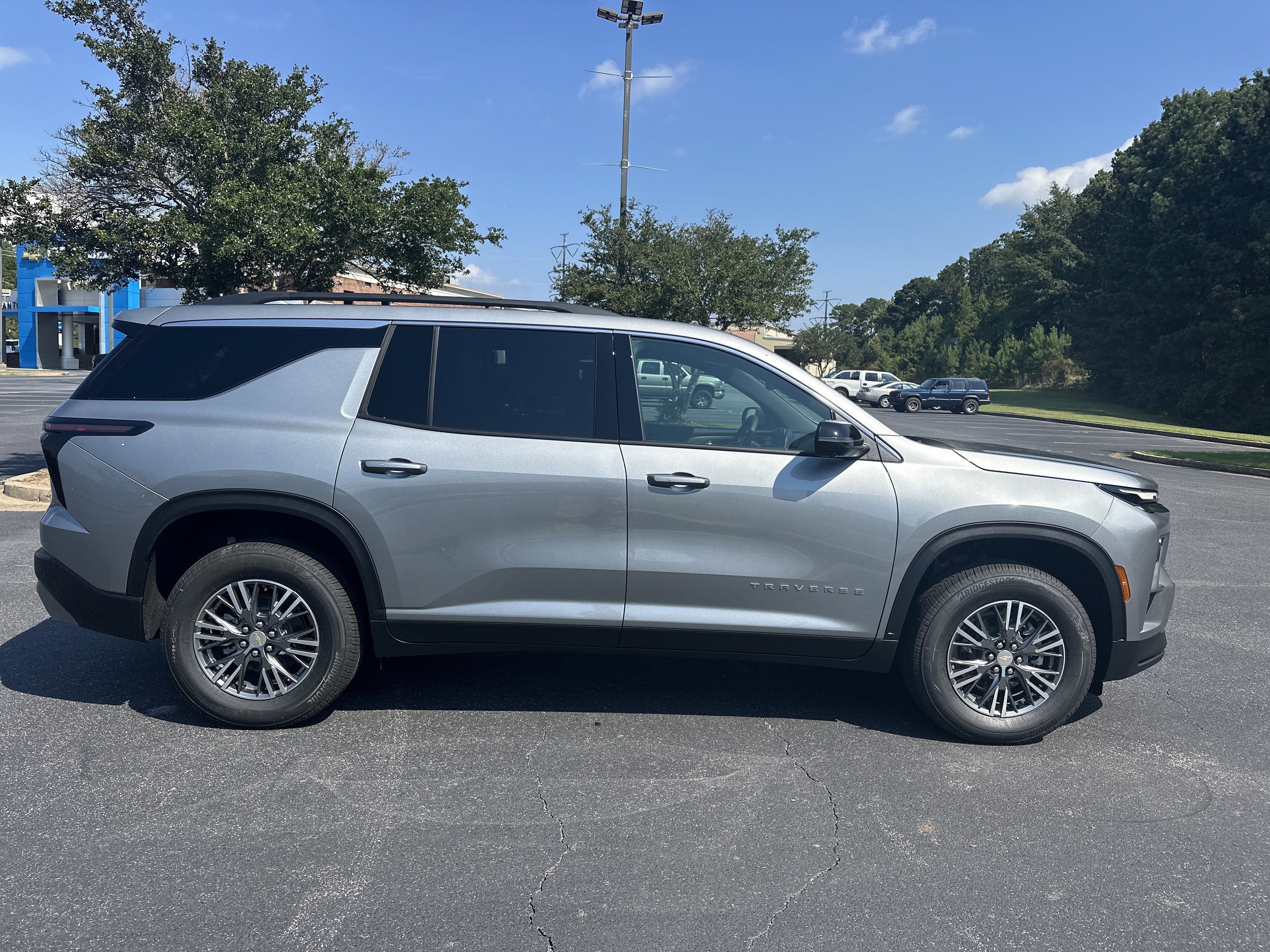 2026 Chevrolet Traverse FWD LT