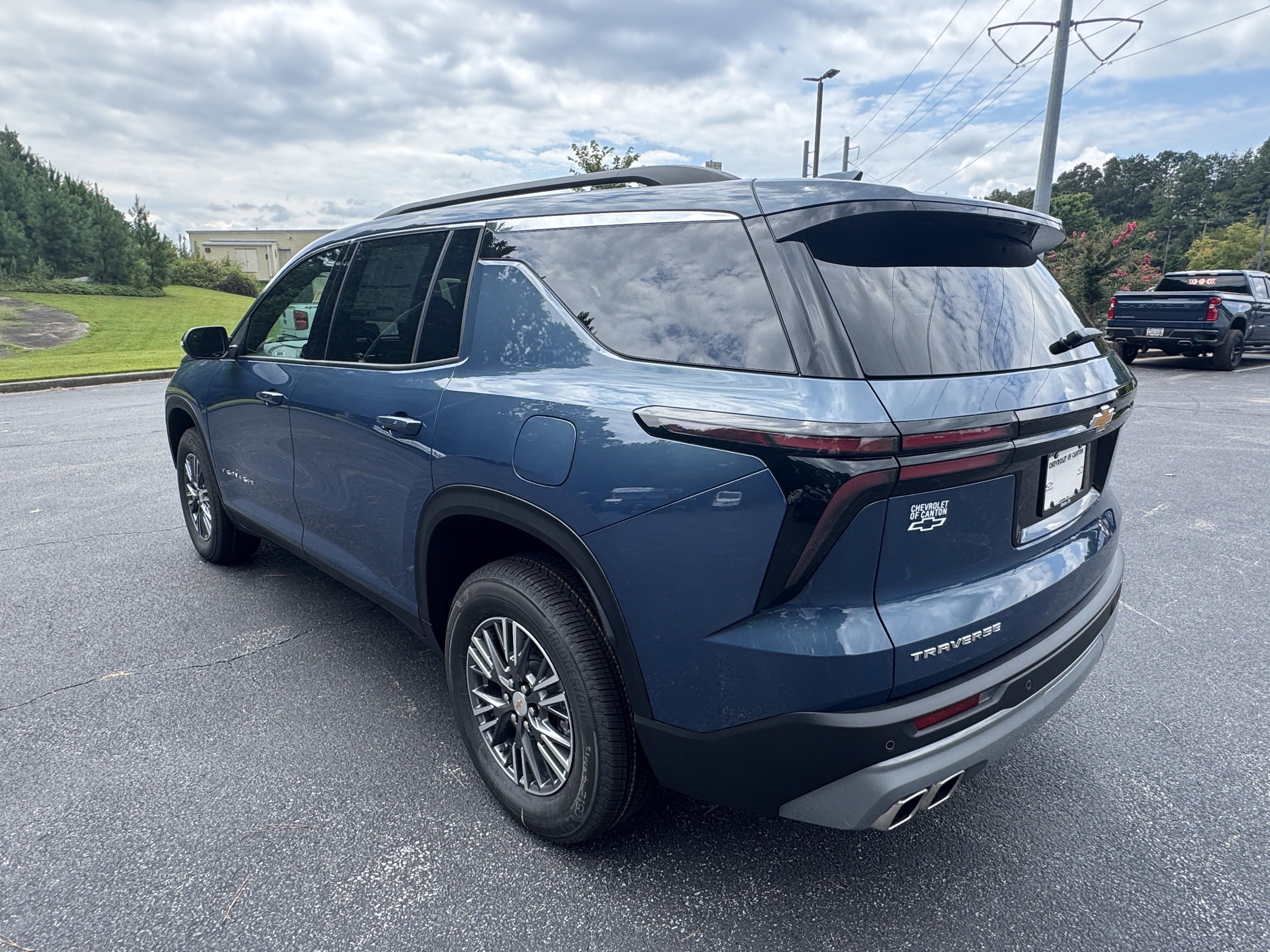 2026 Chevrolet Traverse FWD LT