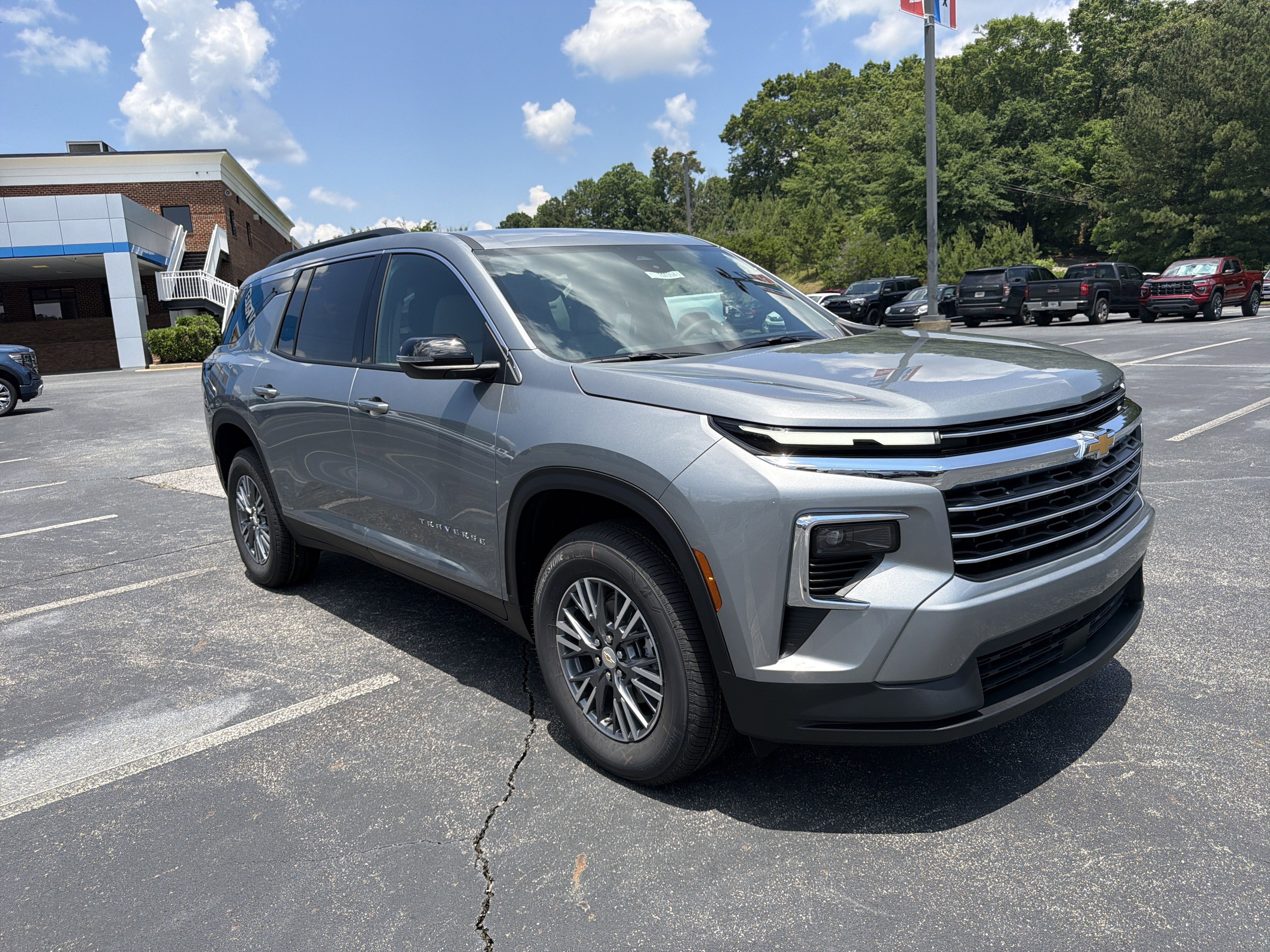 2026 Chevrolet Traverse FWD LT