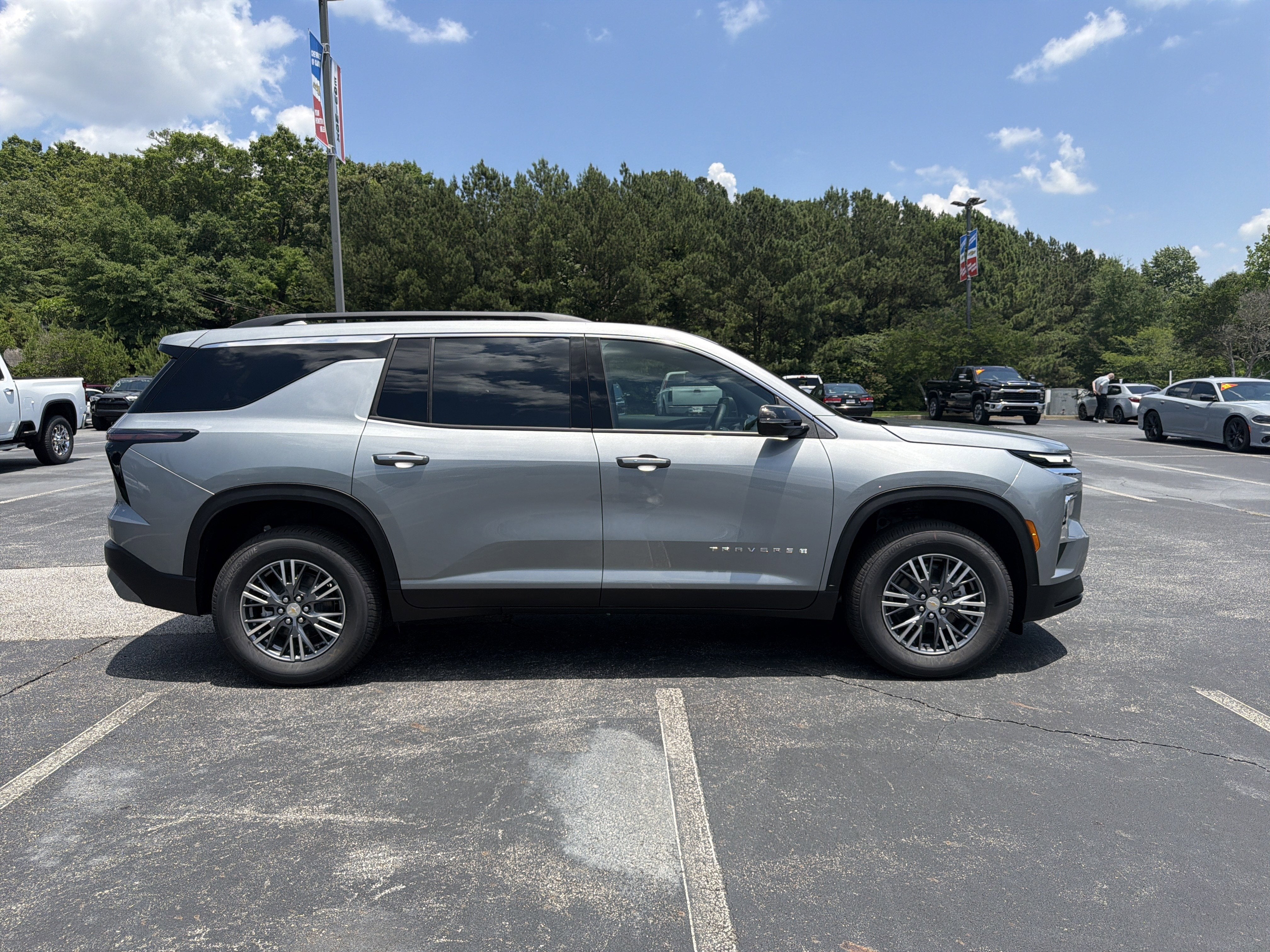2026 Chevrolet Traverse FWD LT