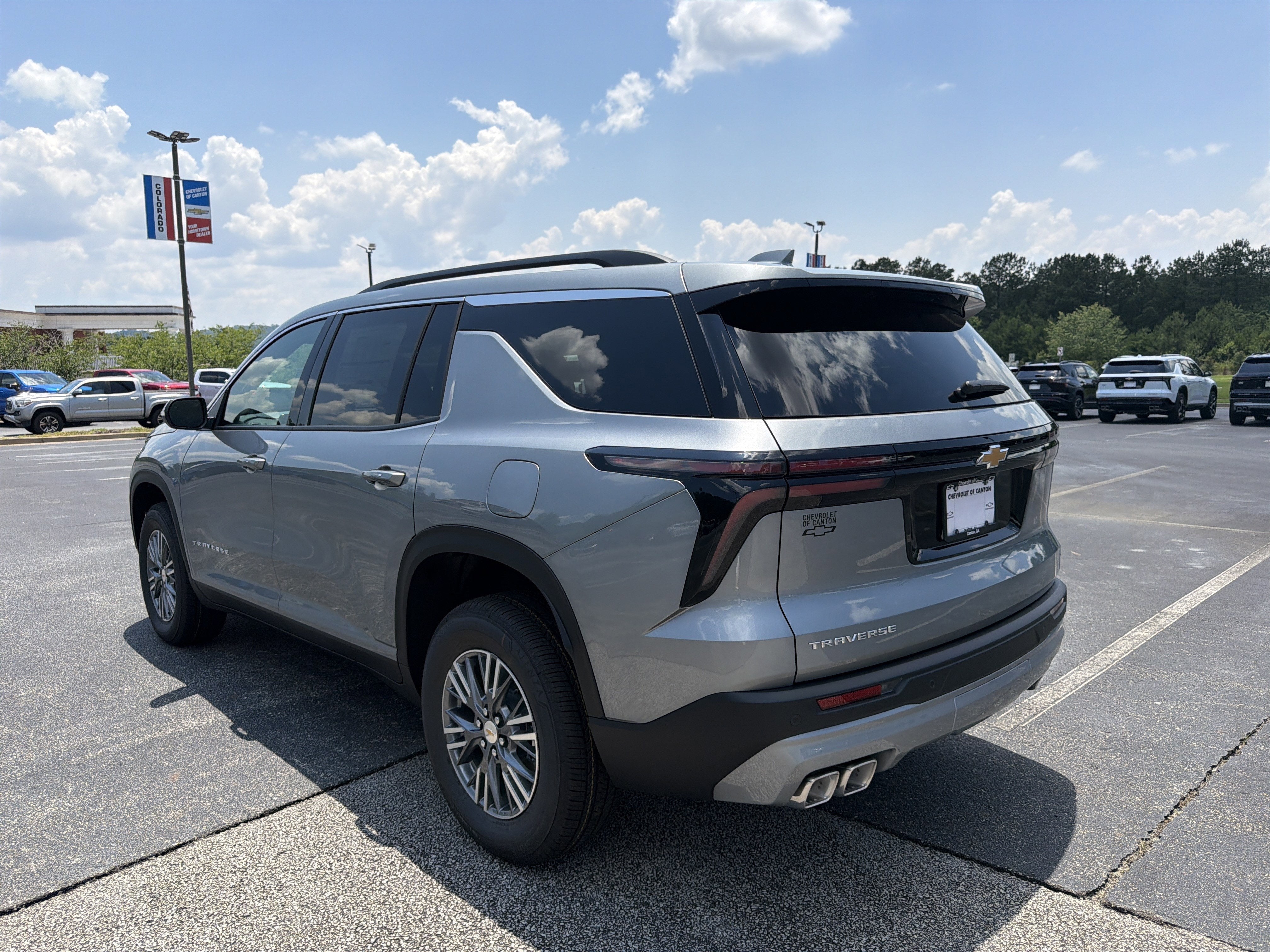 2026 Chevrolet Traverse FWD LT