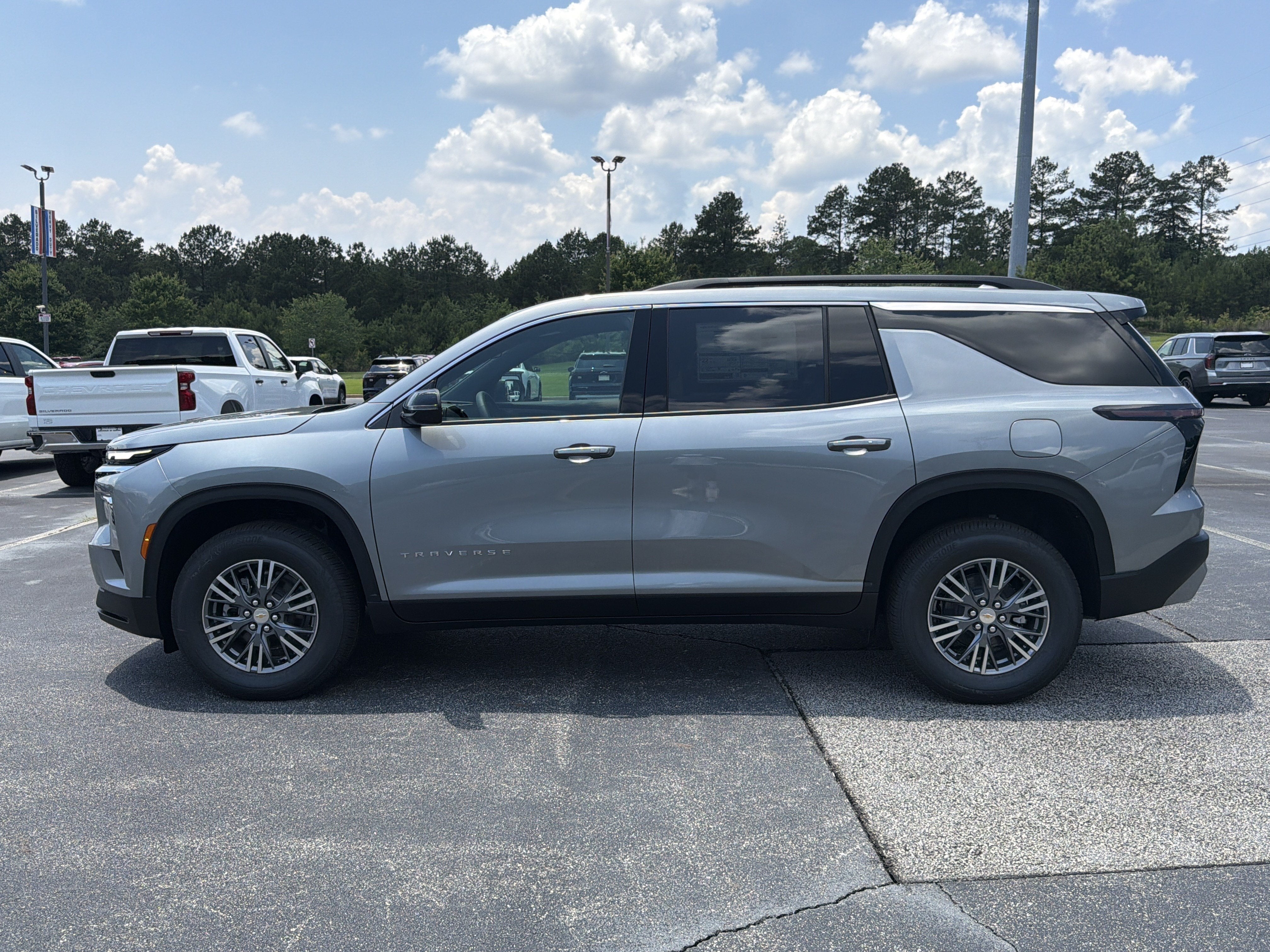 2026 Chevrolet Traverse FWD LT