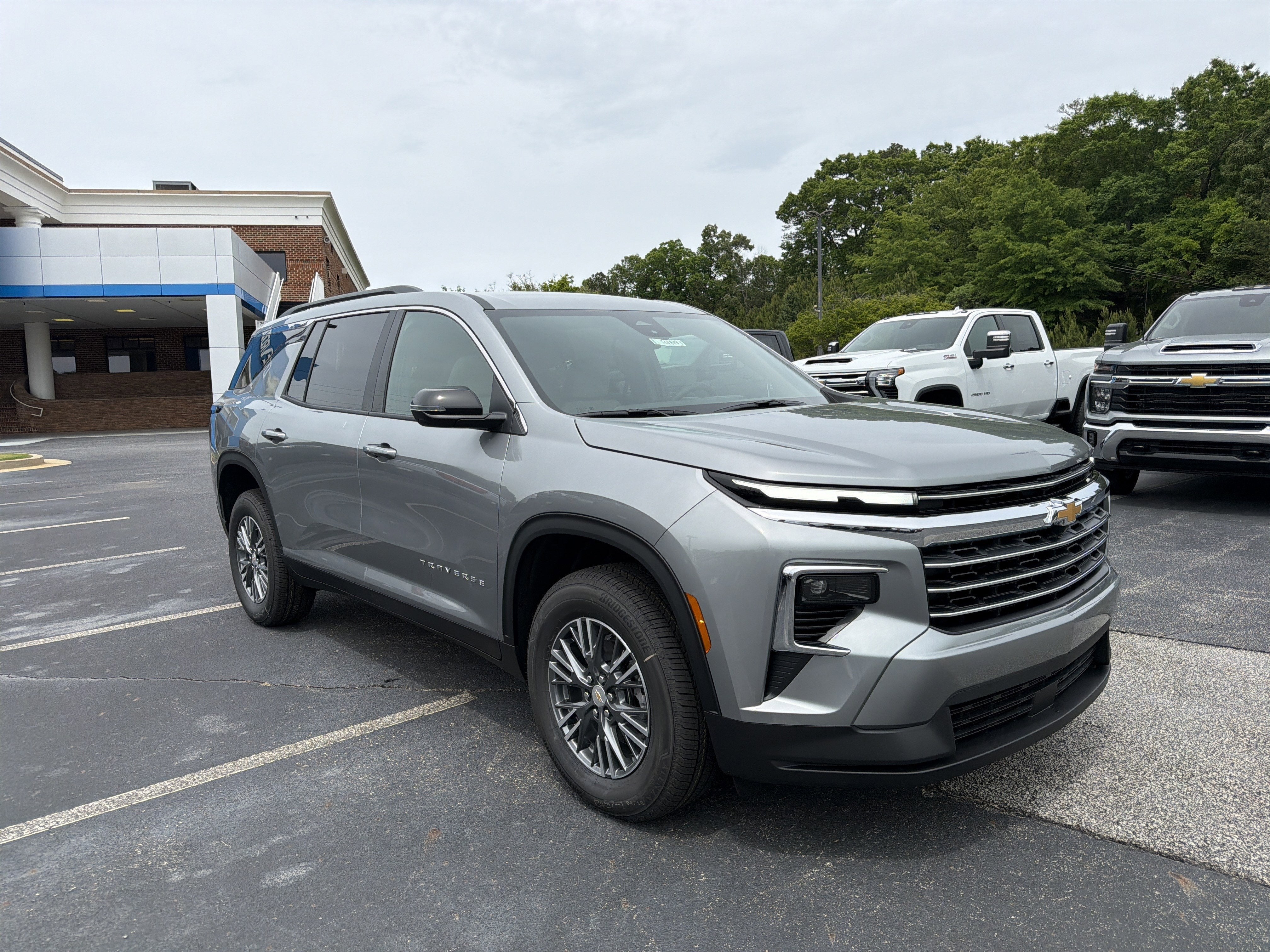 2026 Chevrolet Traverse FWD LT