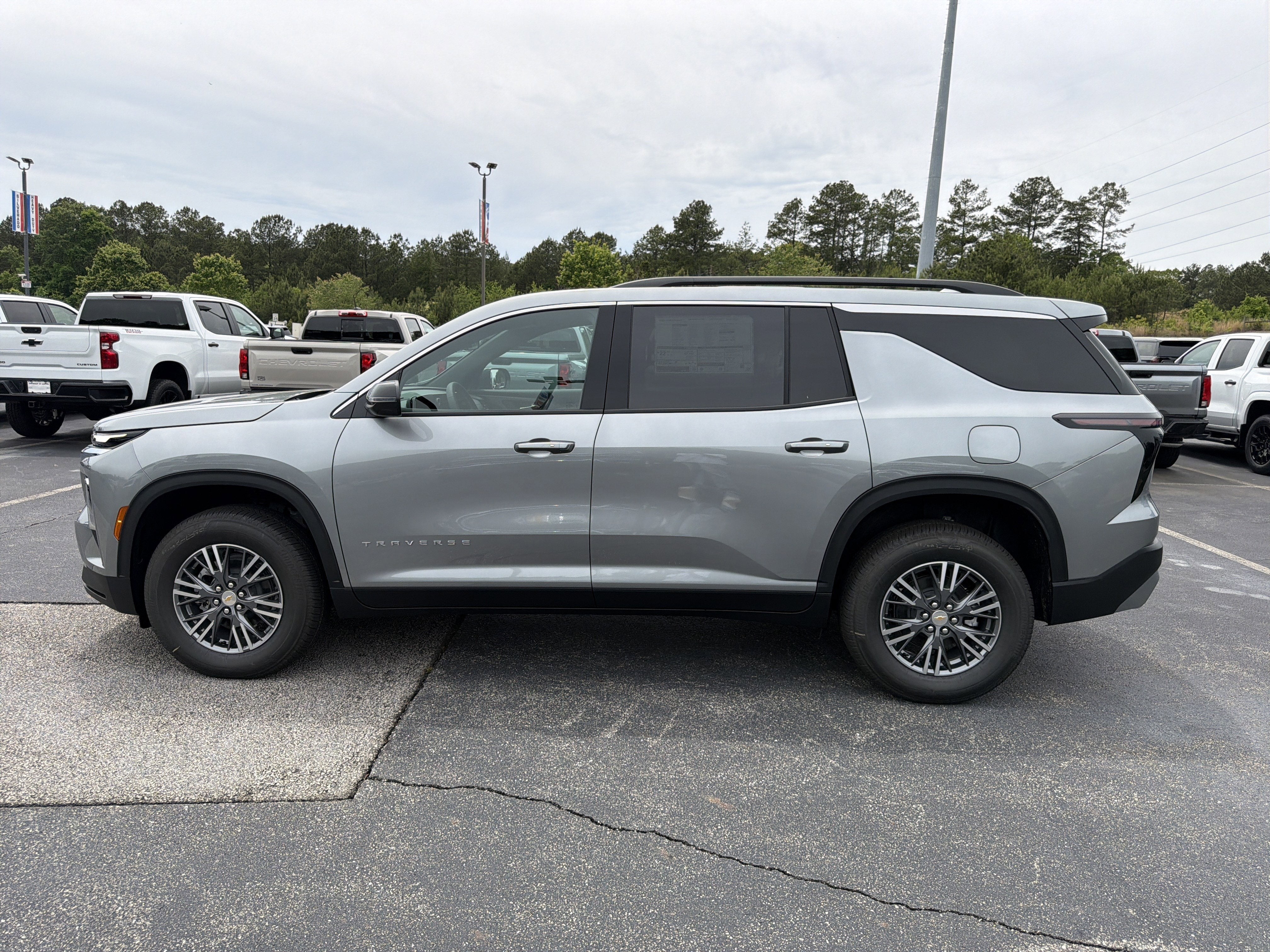 2026 Chevrolet Traverse FWD LT