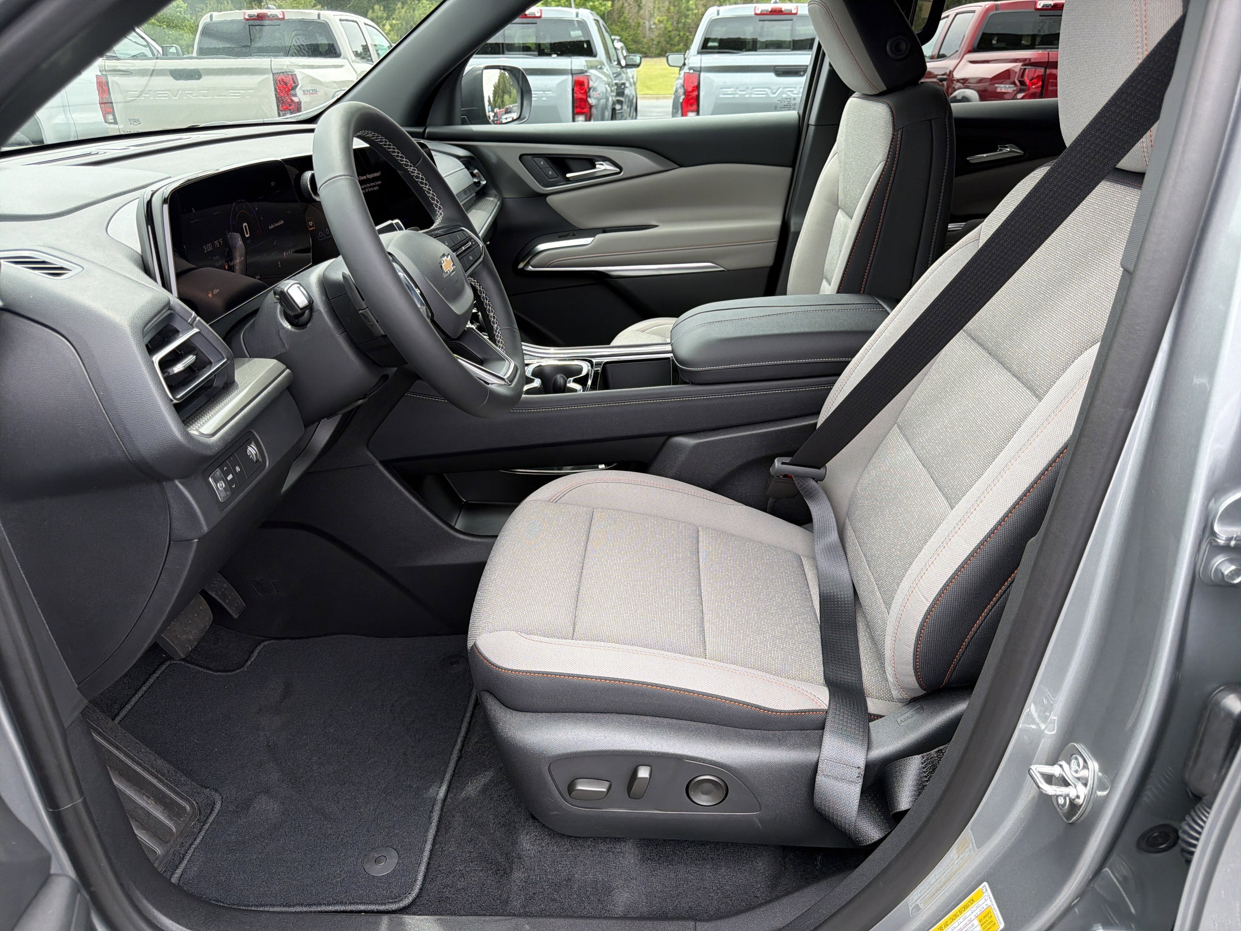 2026 Chevrolet Traverse FWD LT
