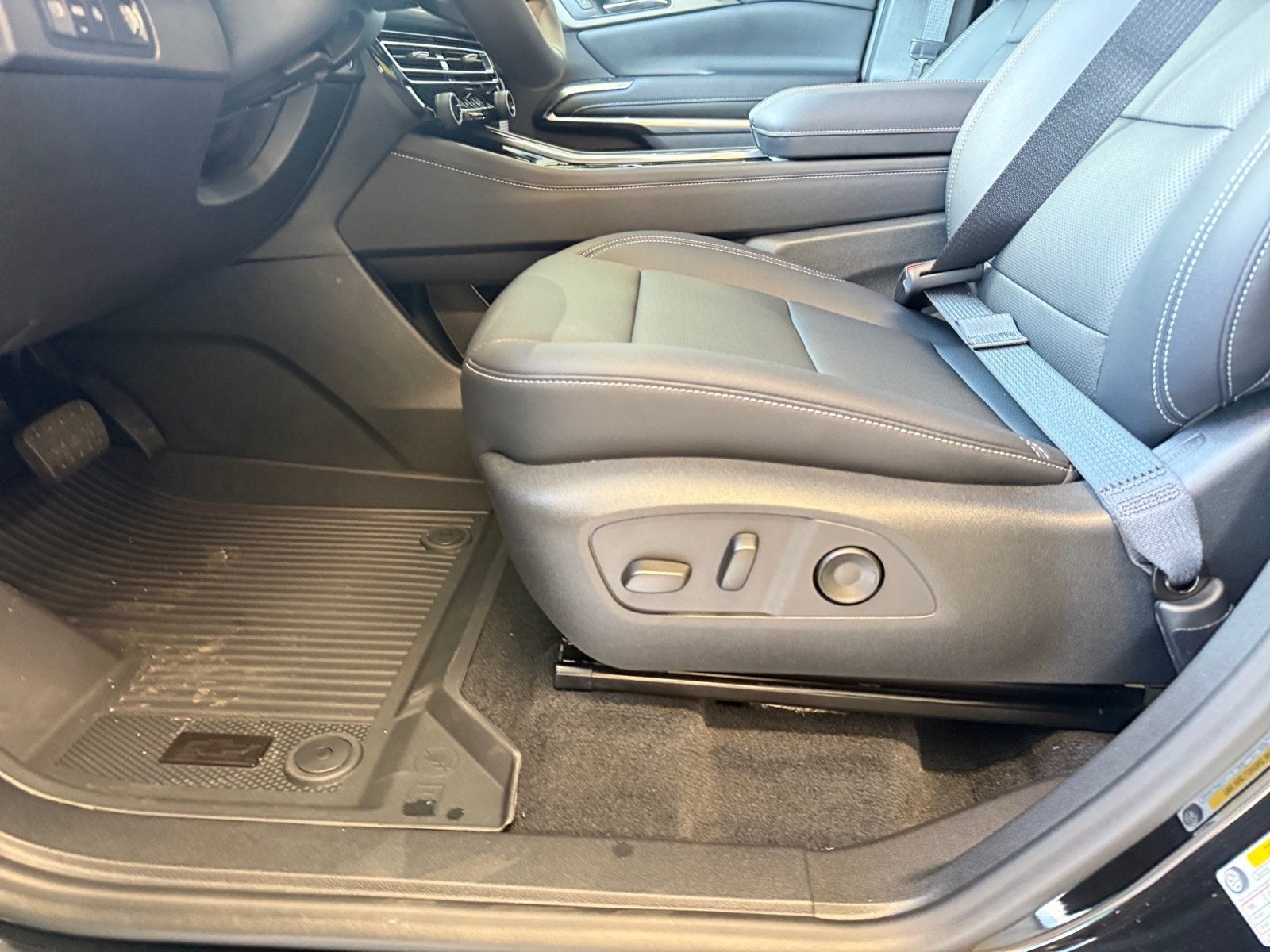 2027 Chevrolet Traverse FWD LT
