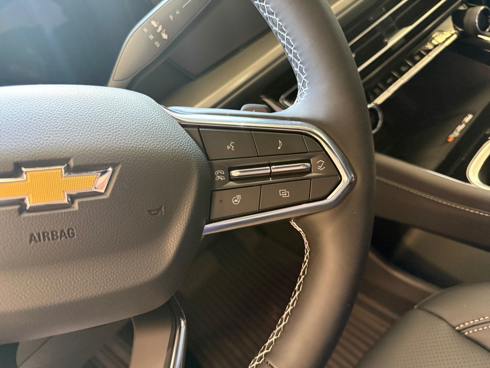 2027 Chevrolet Traverse FWD LT