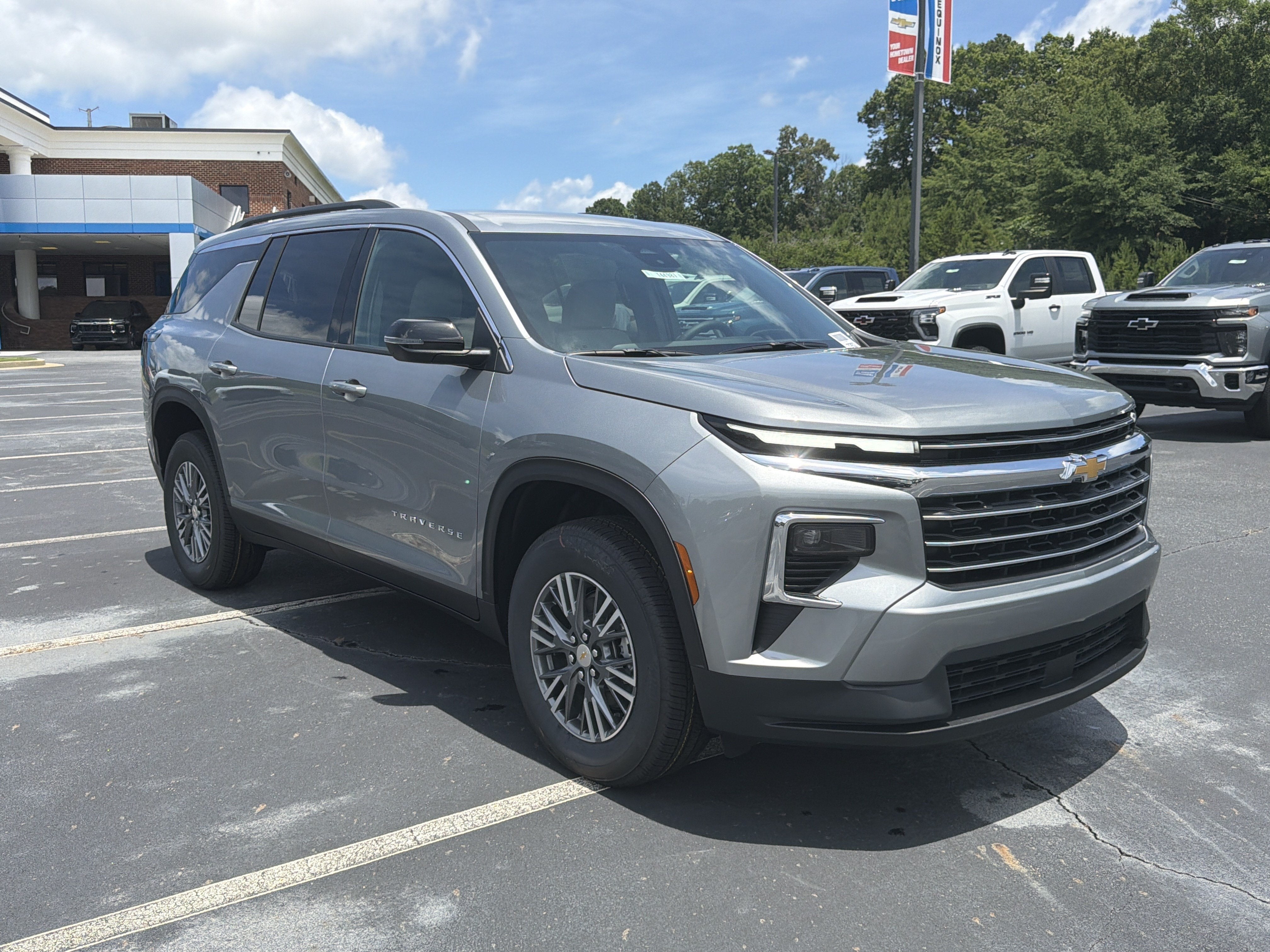 2026 Chevrolet Traverse FWD LT