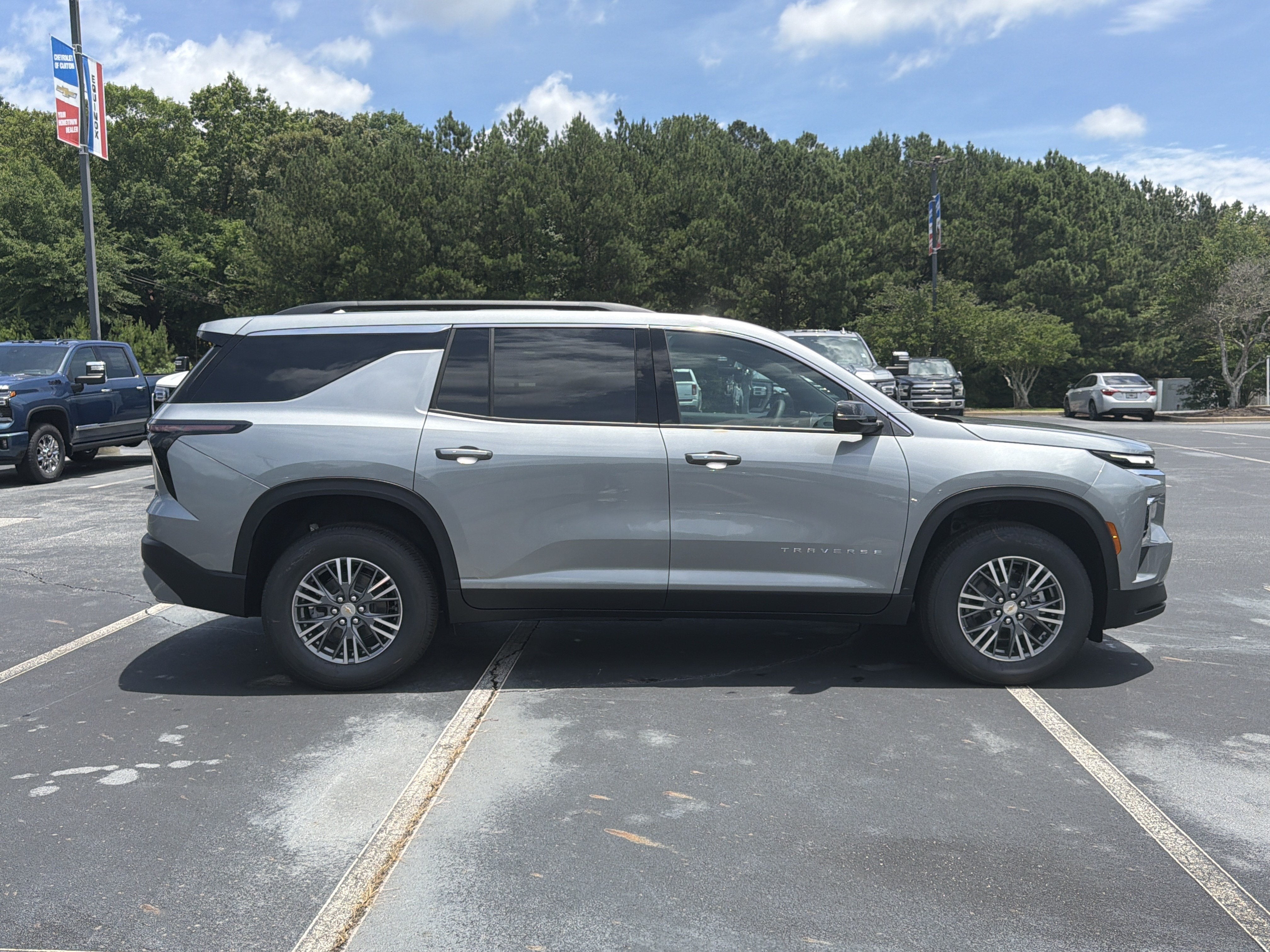 2026 Chevrolet Traverse FWD LT