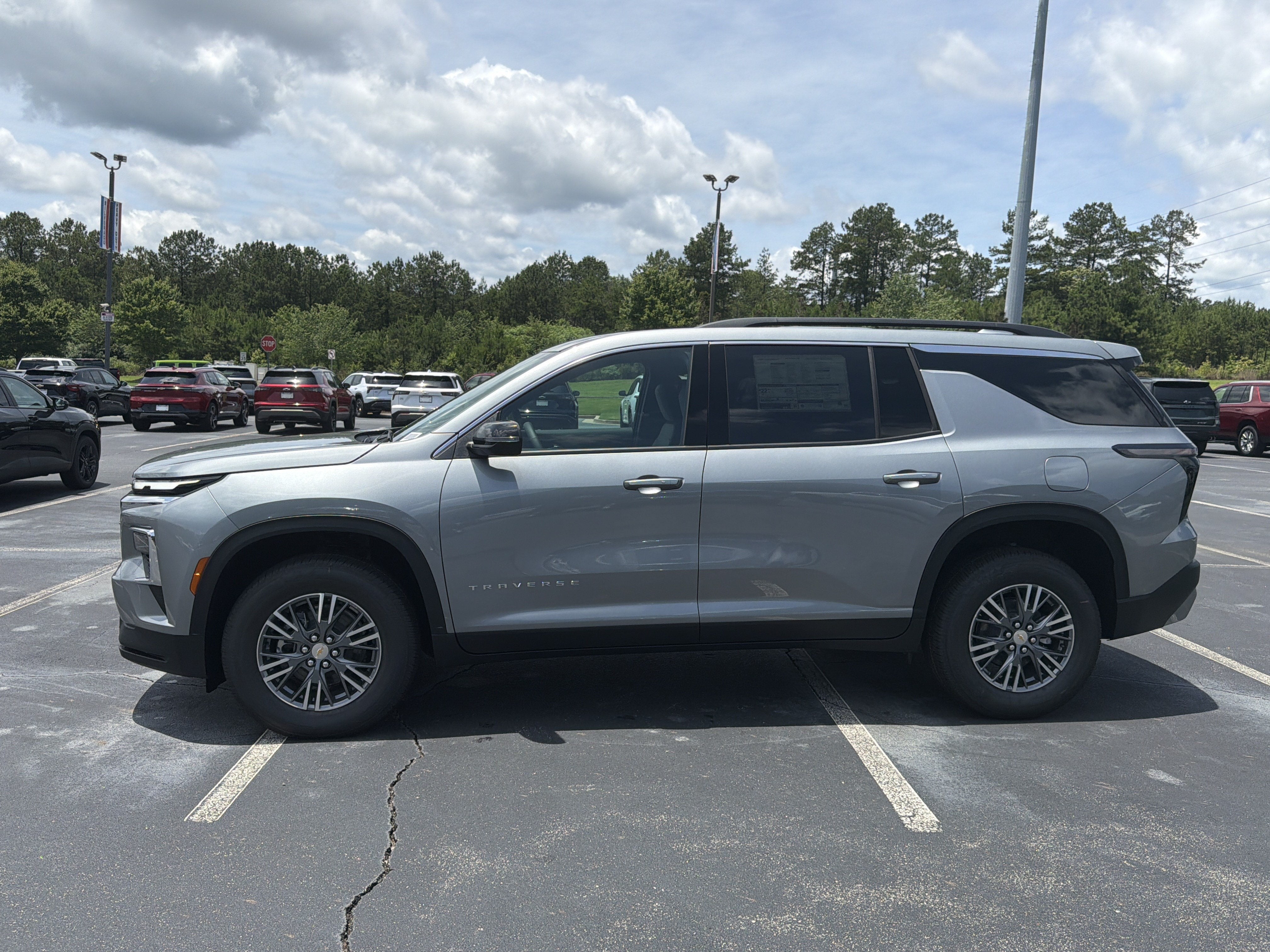 2026 Chevrolet Traverse FWD LT