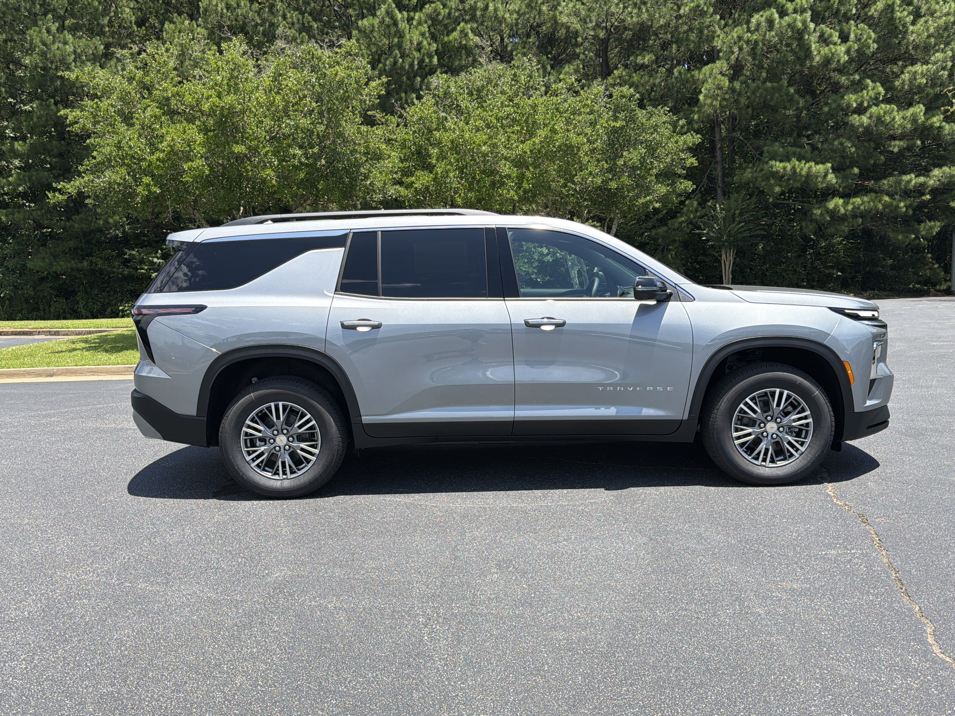 2026 Chevrolet Traverse FWD LT