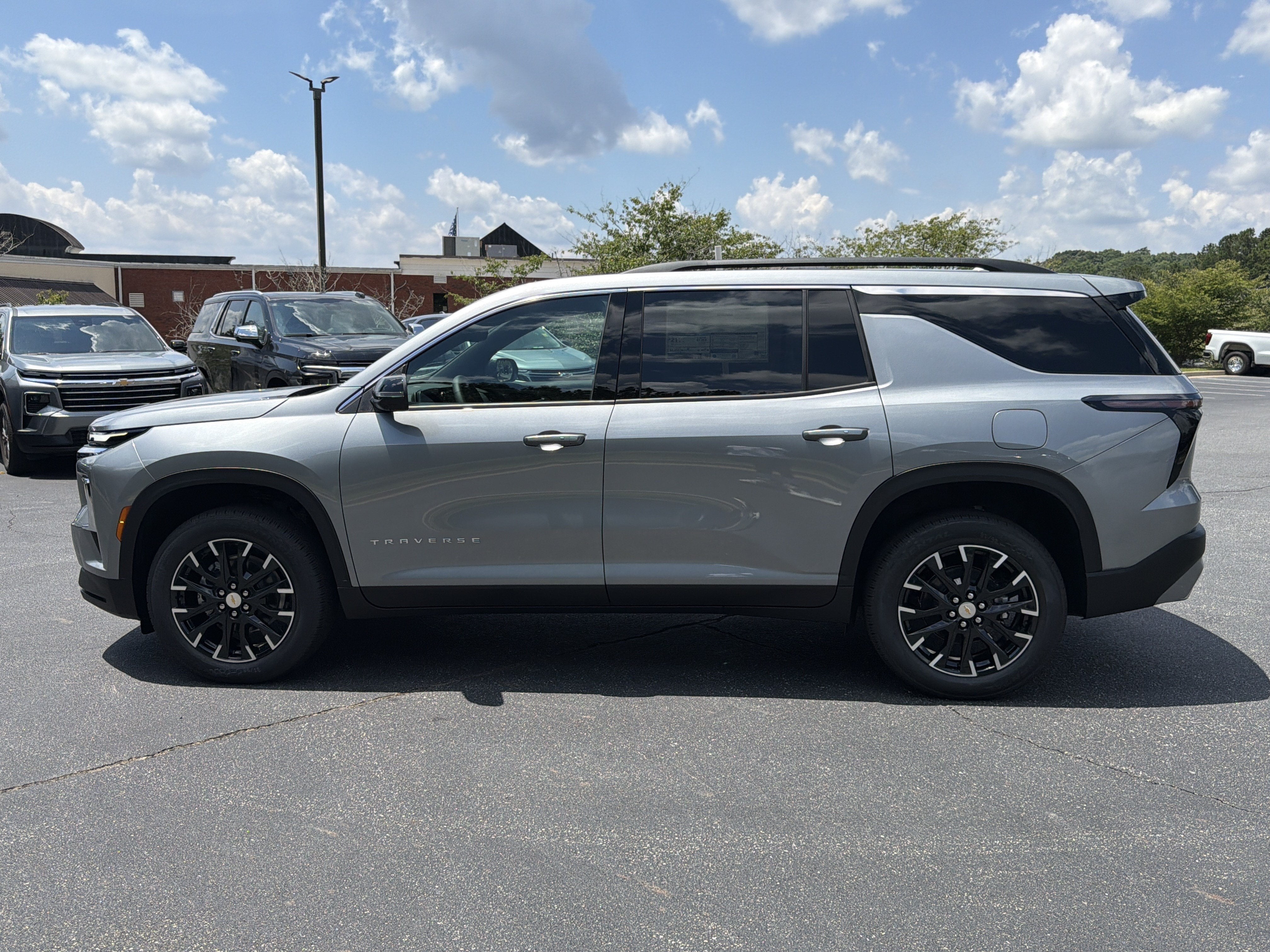 2026 Chevrolet Traverse AWD LT