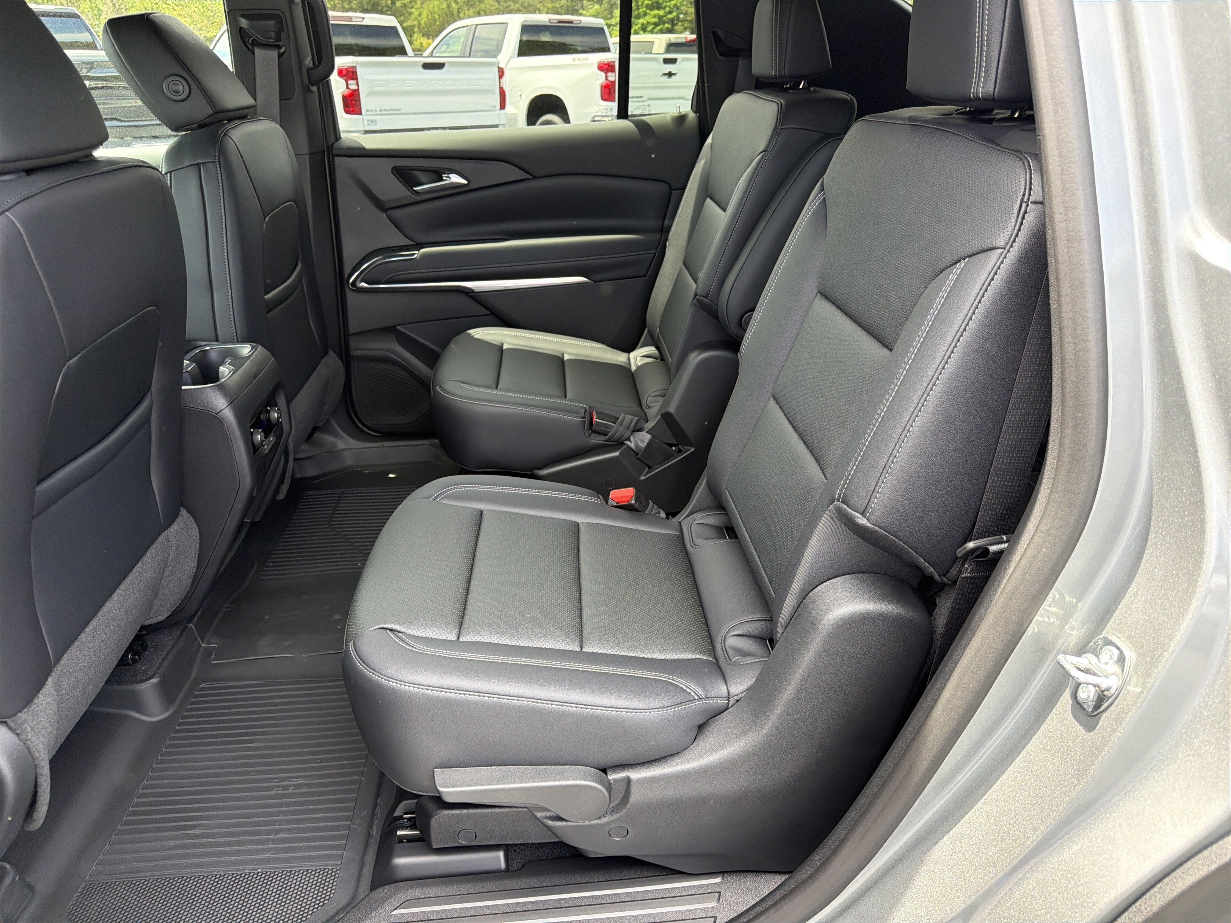 2025 Chevrolet Traverse AWD LT
