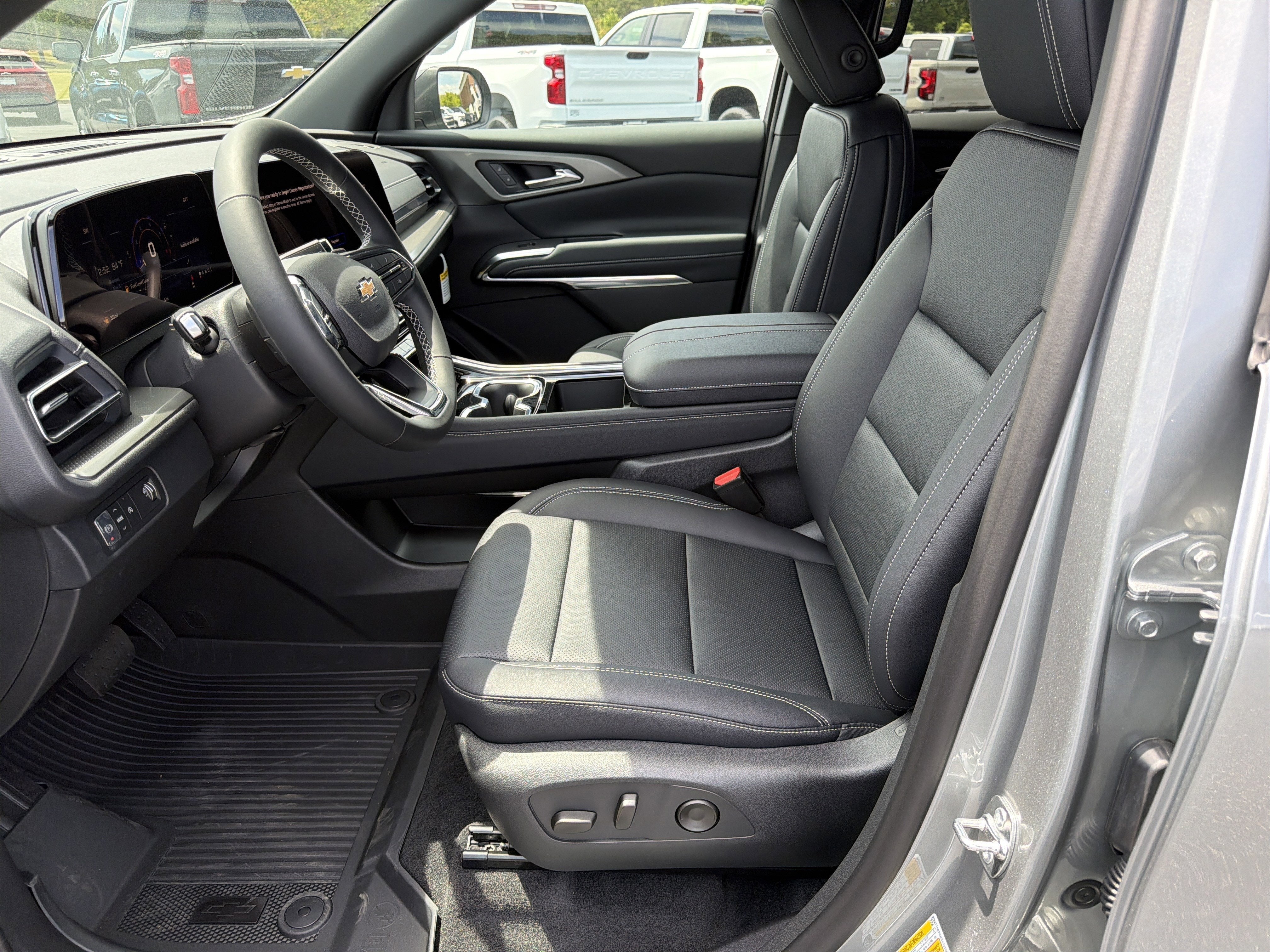 2025 Chevrolet Traverse AWD LT