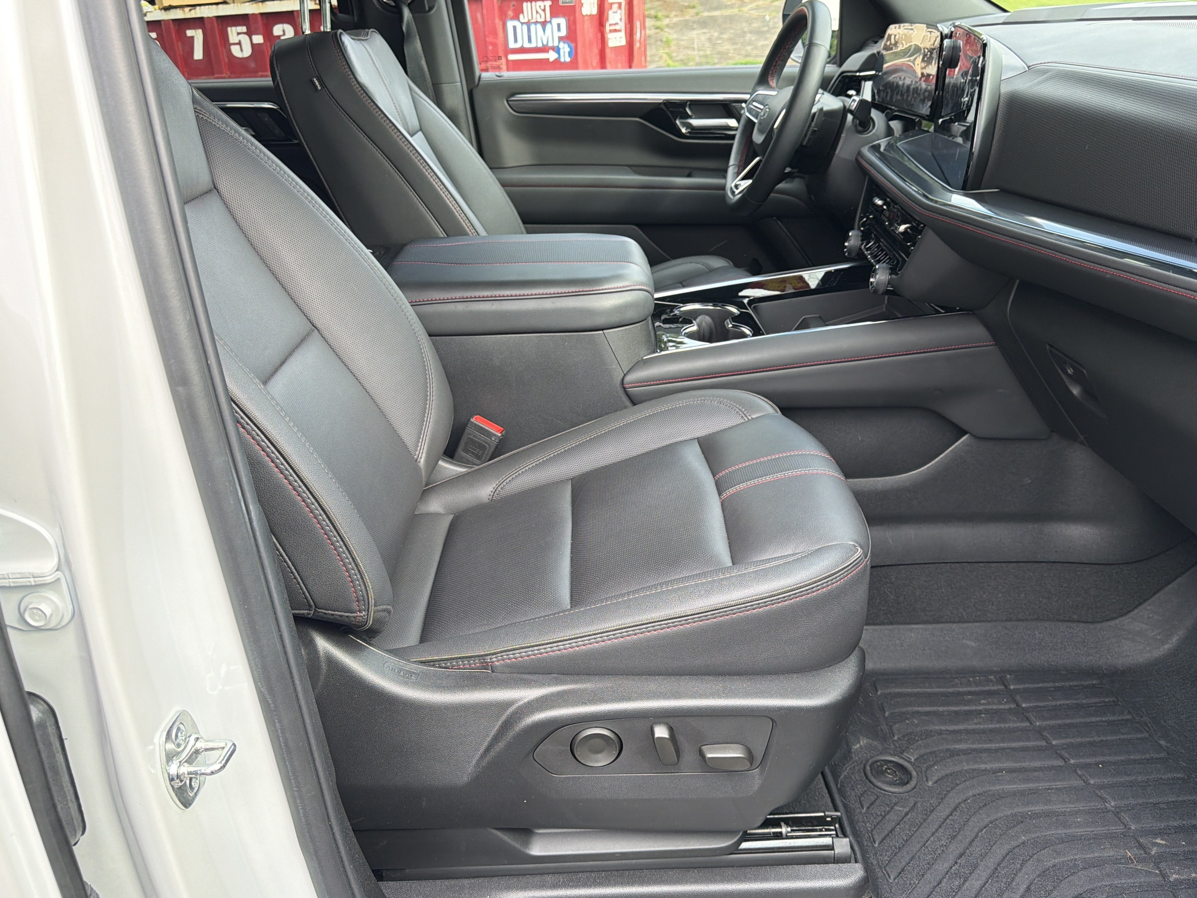 2025 Chevrolet Suburban RST