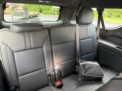 2025 Chevrolet Suburban RST
