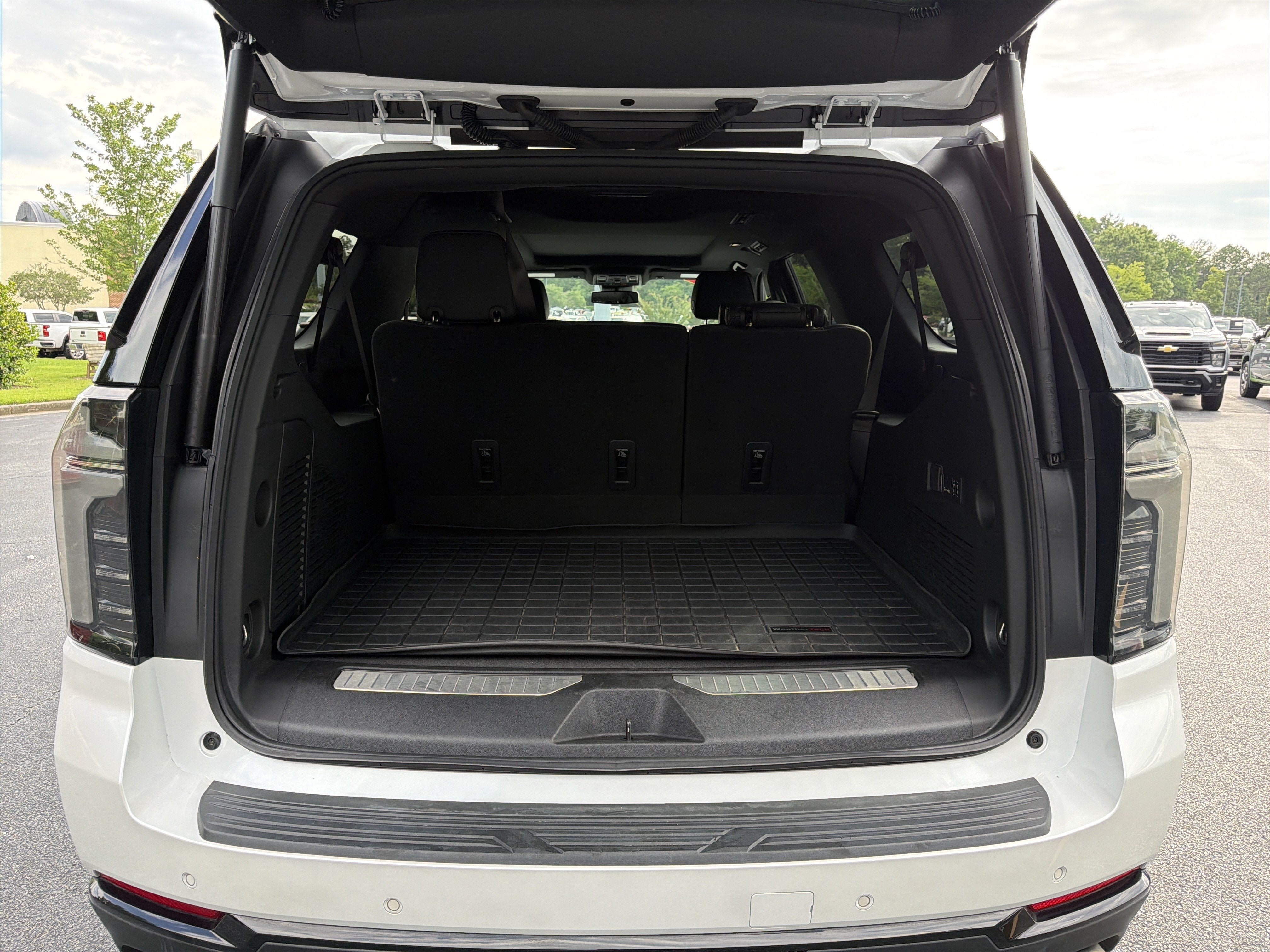 2025 Chevrolet Suburban RST