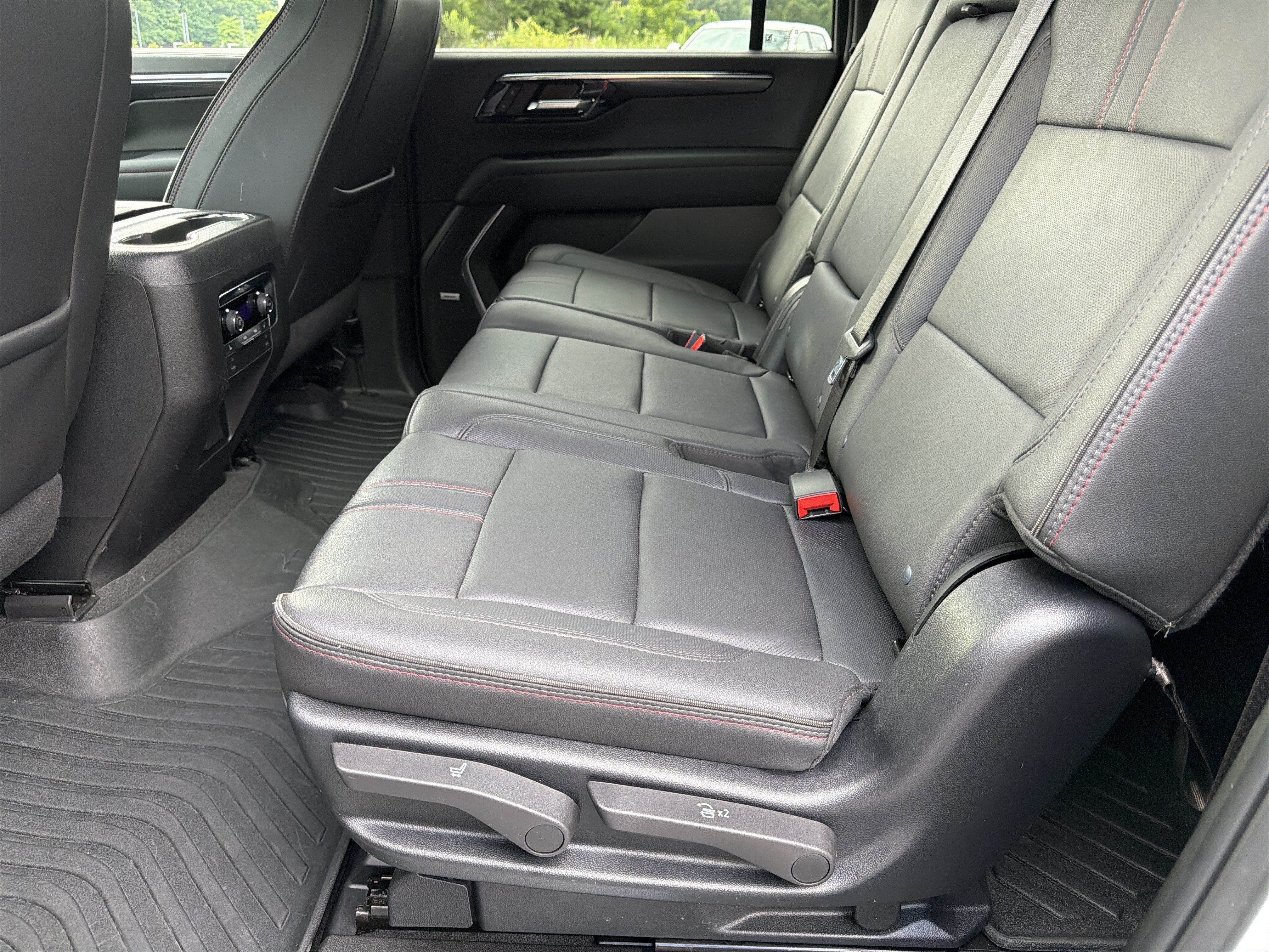 2025 Chevrolet Suburban RST