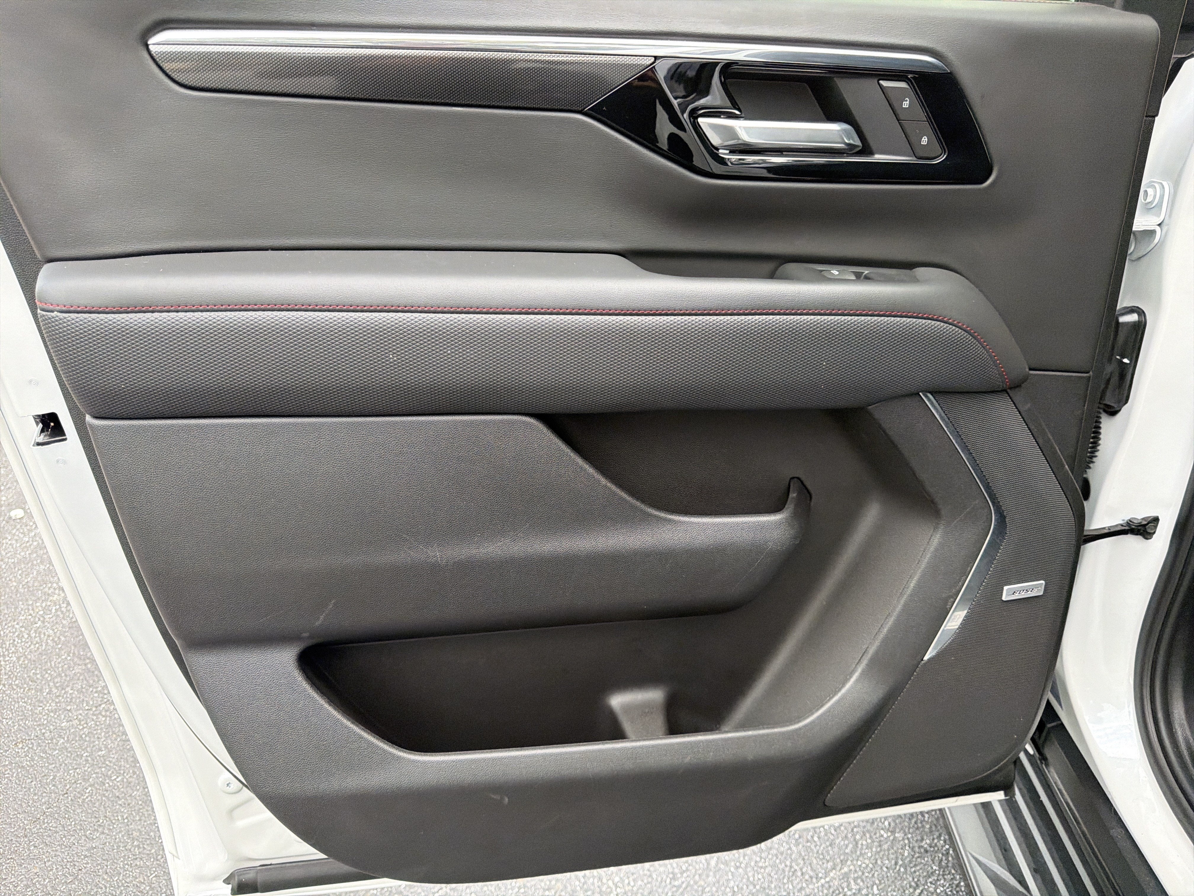 2025 Chevrolet Suburban RST