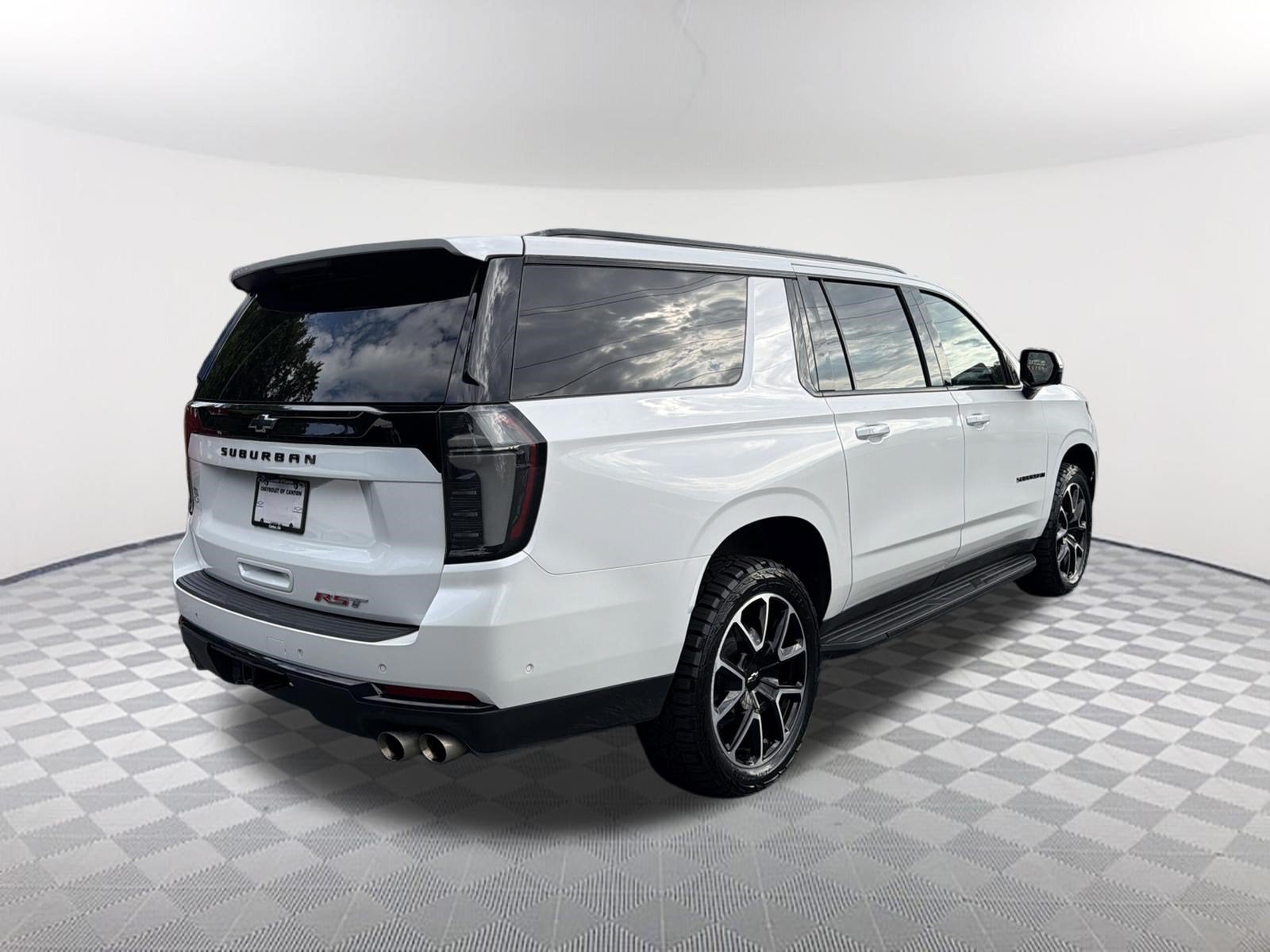 2025 Chevrolet Suburban RST