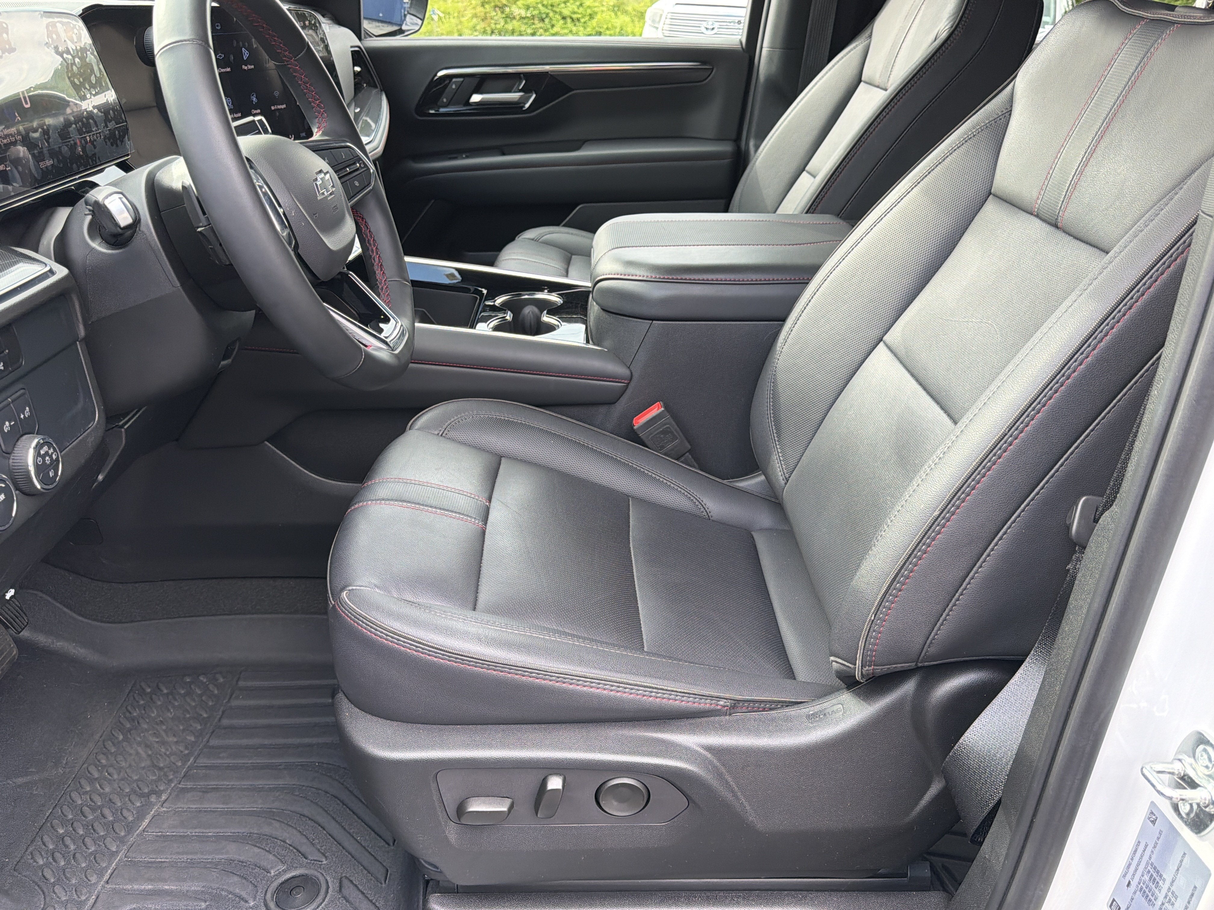 2025 Chevrolet Suburban RST