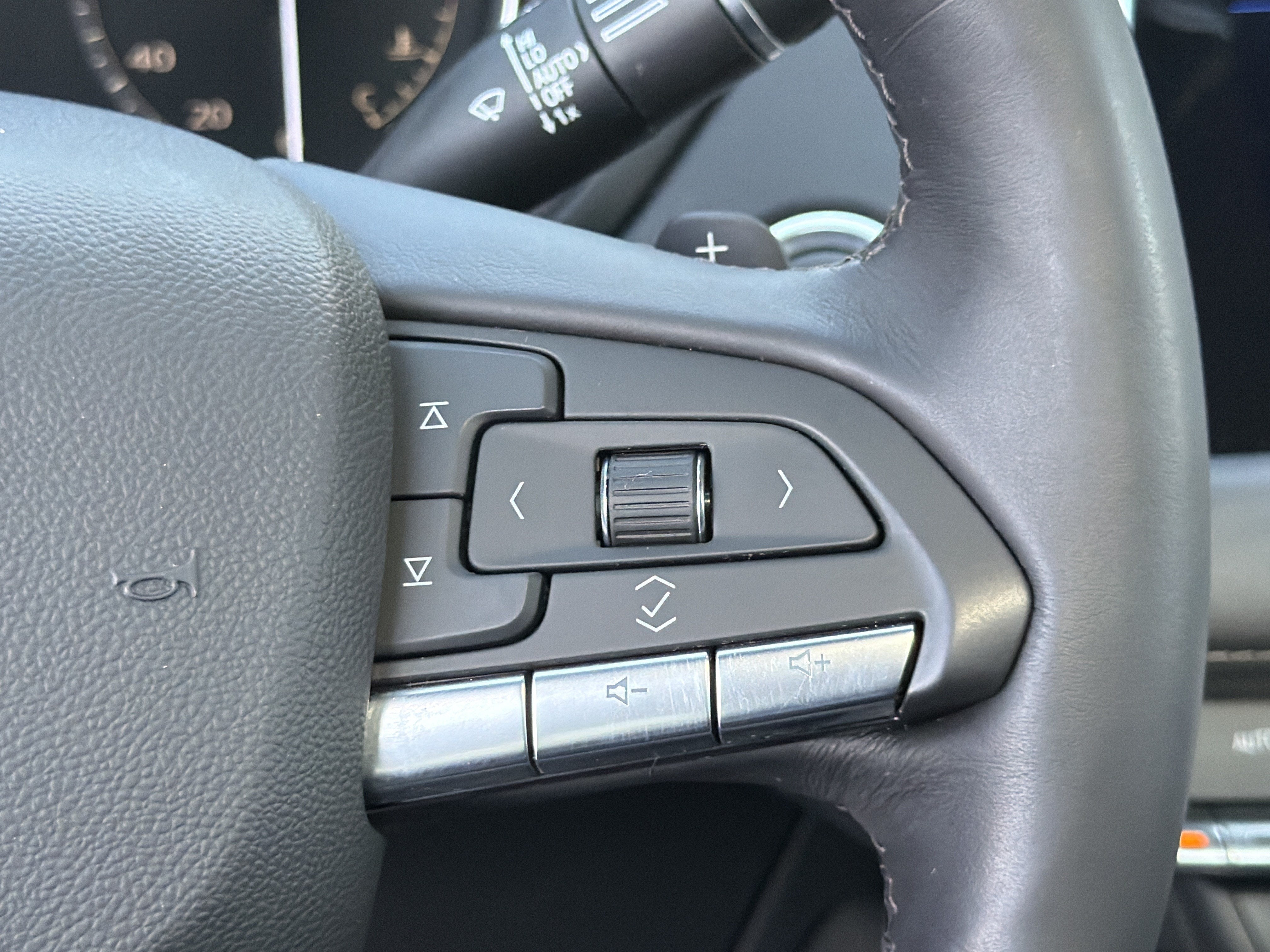 2023 Cadillac XT4 FWD Premium Luxury