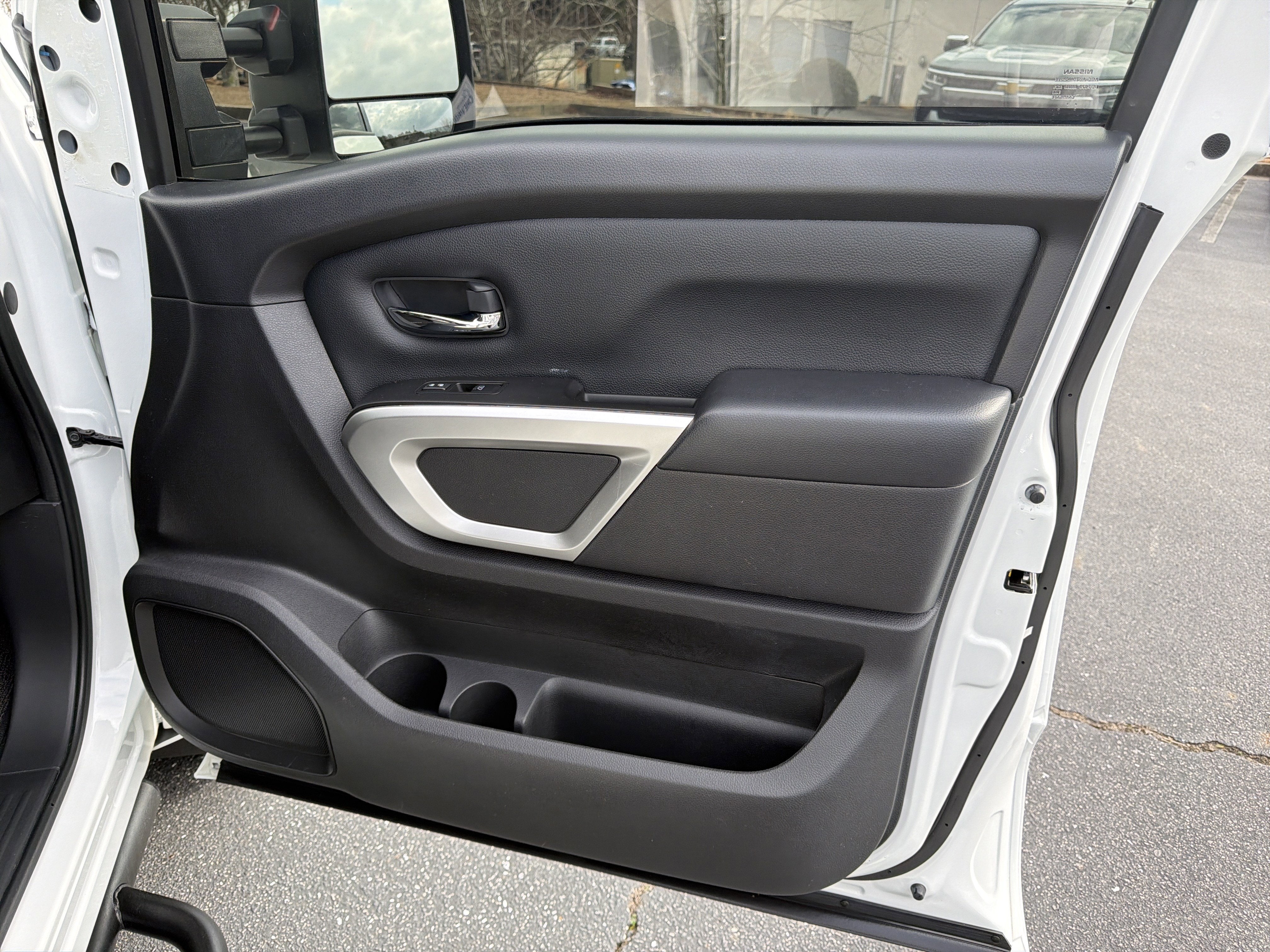 2024 Nissan Titan SV