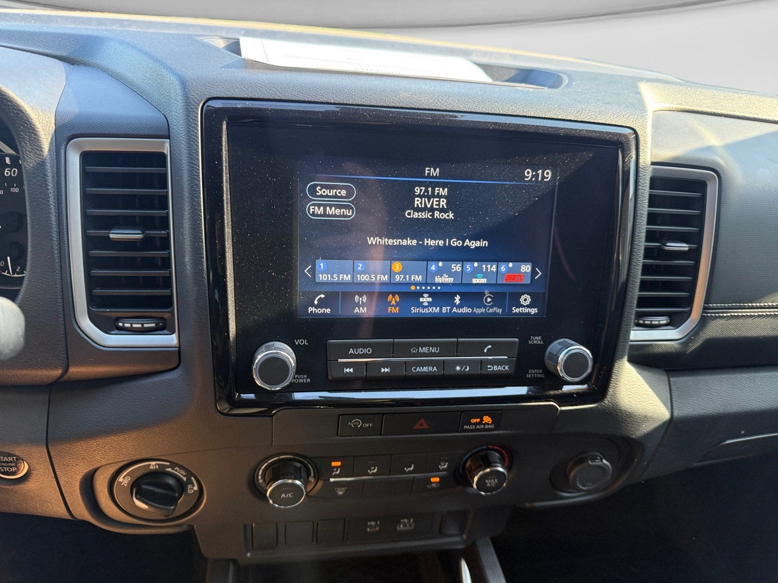 2023 Nissan Frontier SV