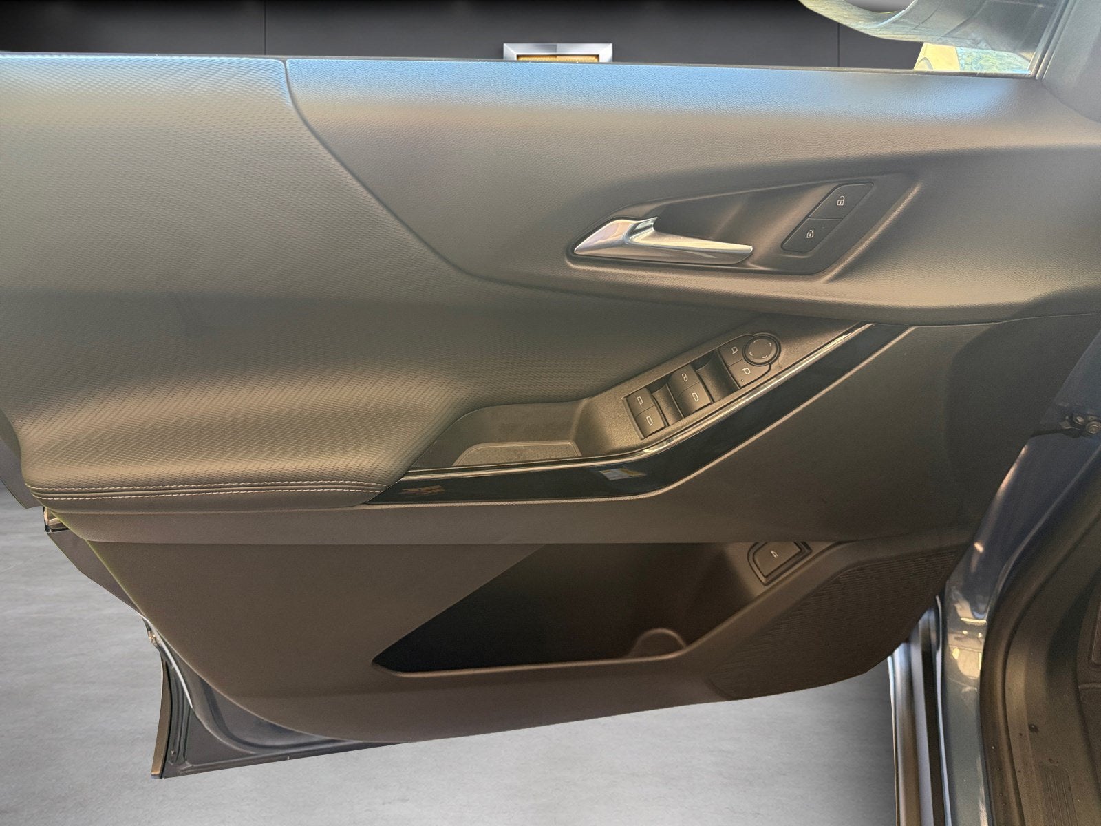 2027 Chevrolet Equinox FWD LT