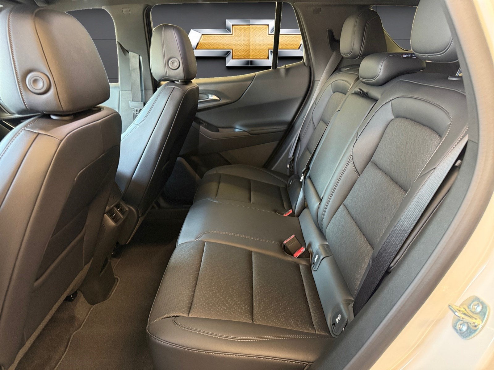 2027 Chevrolet Equinox FWD LT