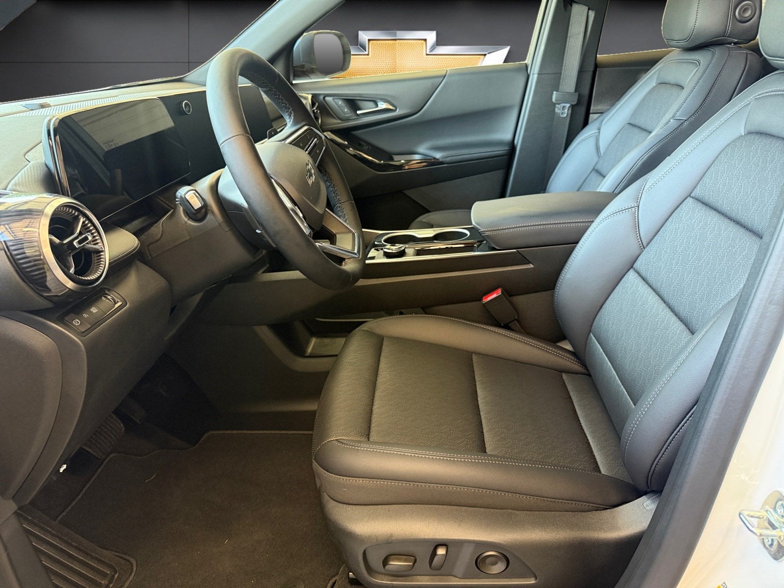 2027 Chevrolet Equinox FWD LT