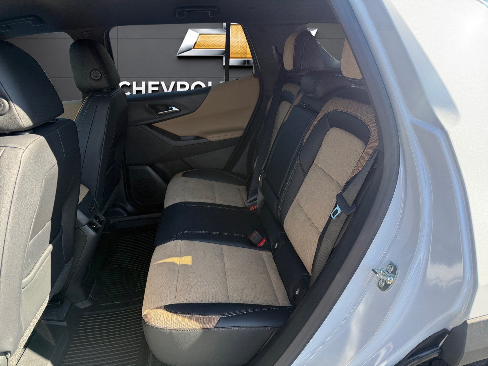 2027 Chevrolet Equinox AWD ACTIV