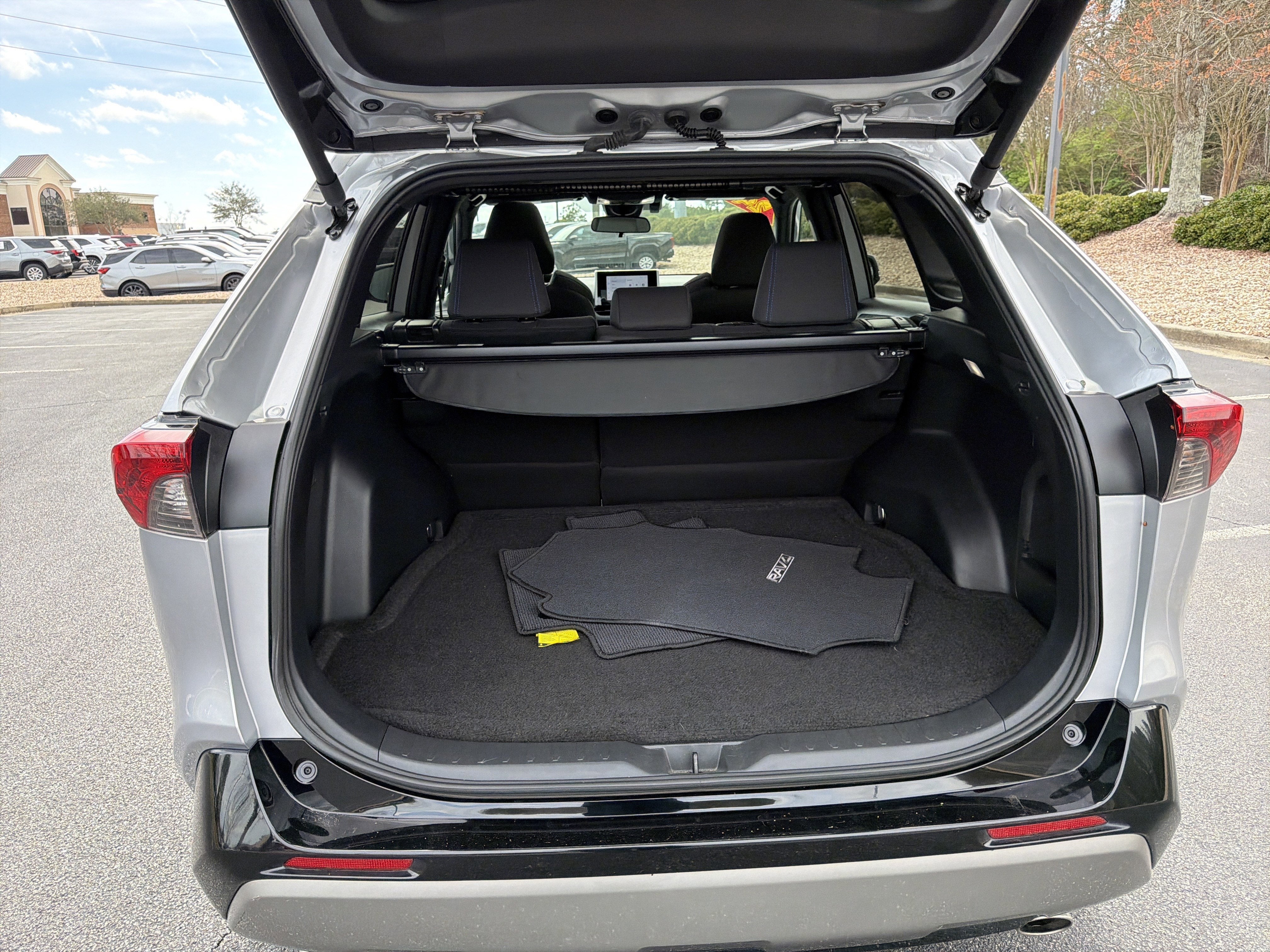 2024 Toyota RAV4 Hybrid SE