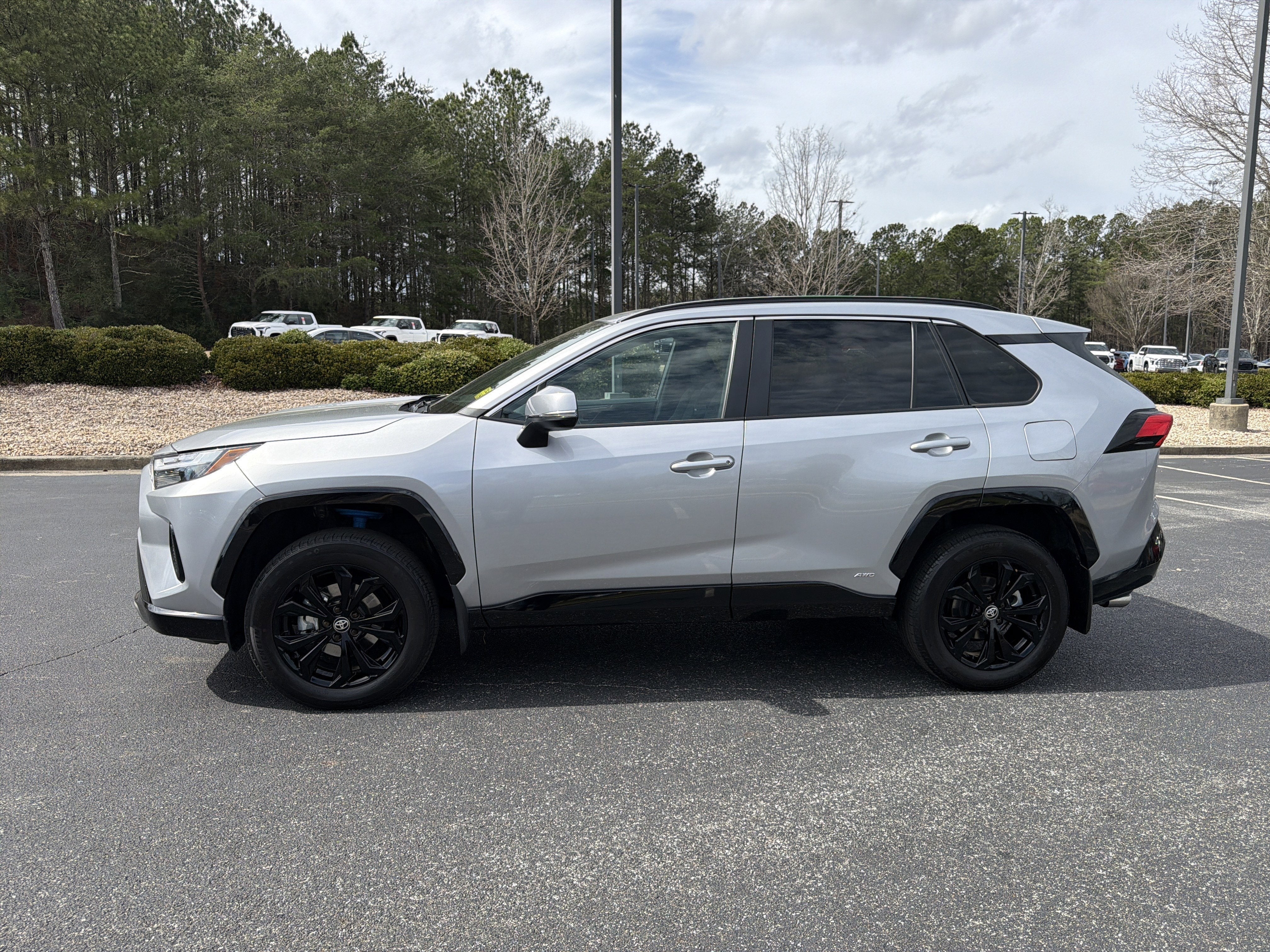2024 Toyota RAV4 Hybrid SE