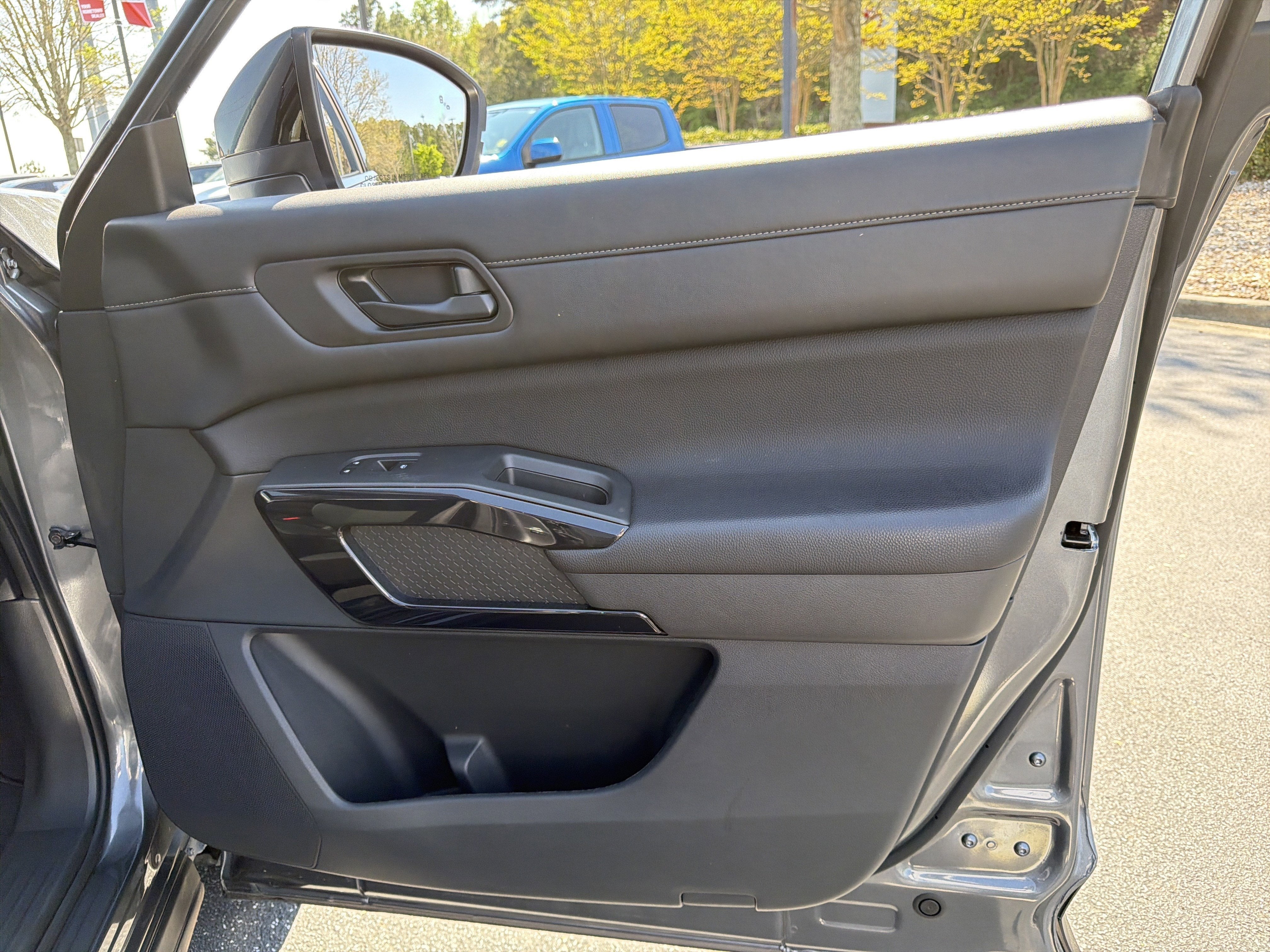 2024 Nissan Pathfinder S