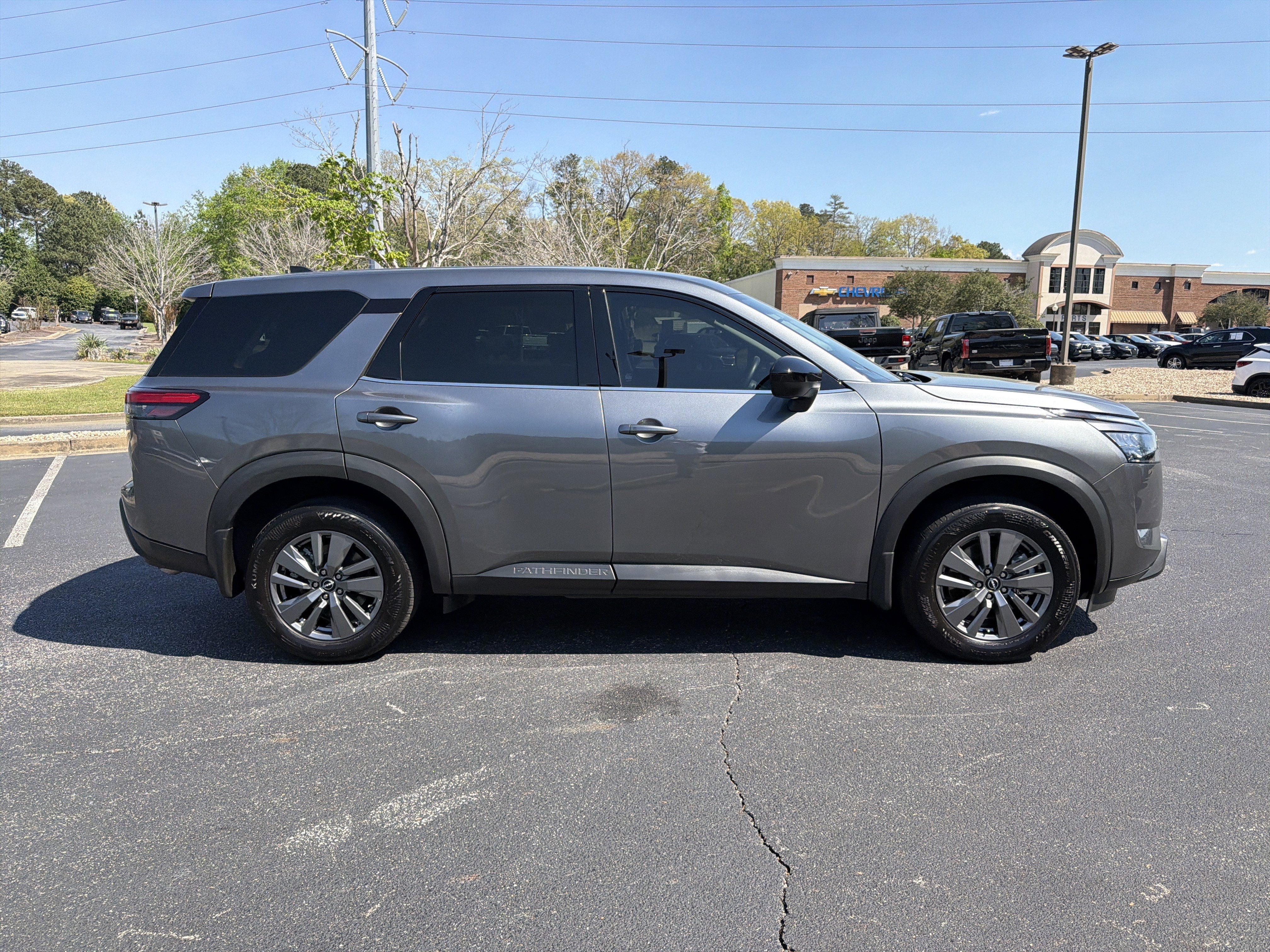 2024 Nissan Pathfinder S