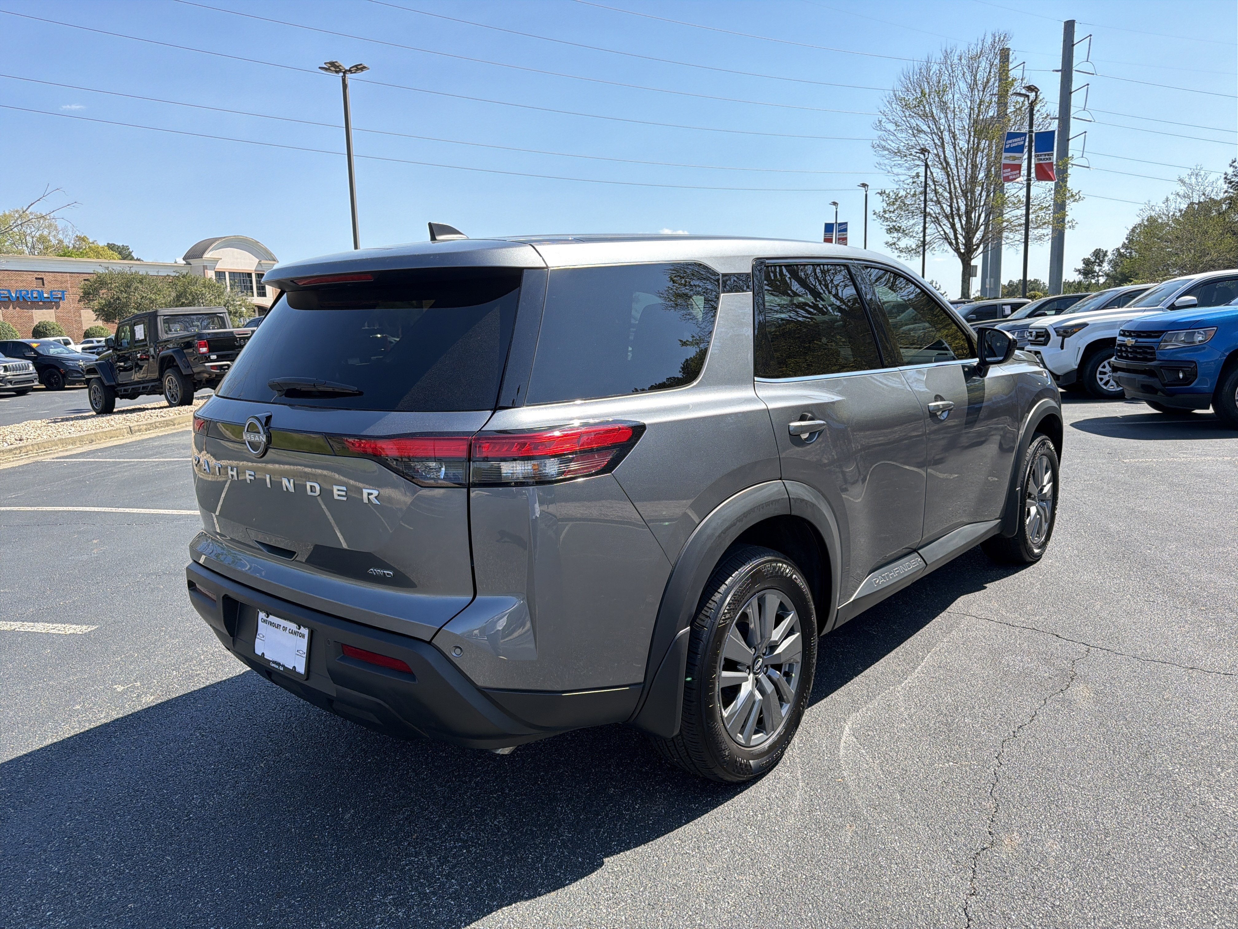 2024 Nissan Pathfinder S