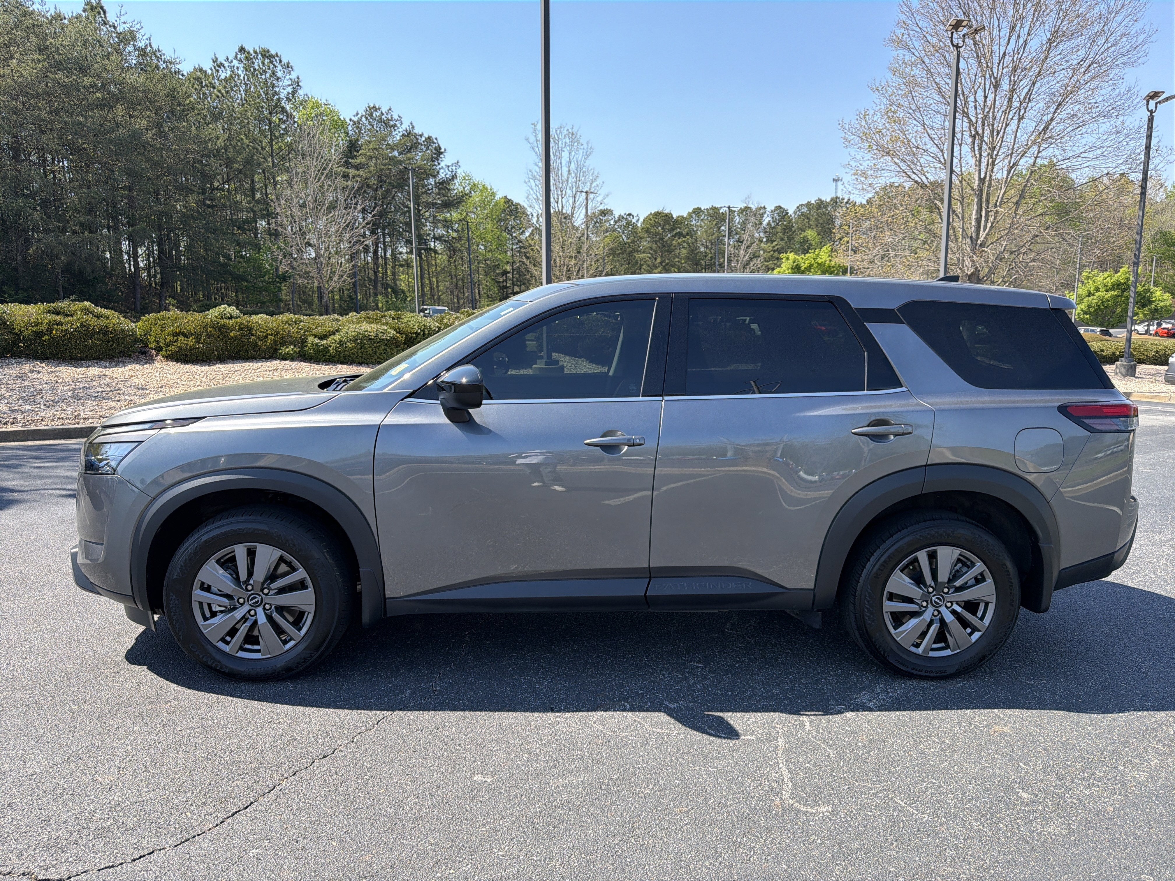 2024 Nissan Pathfinder S