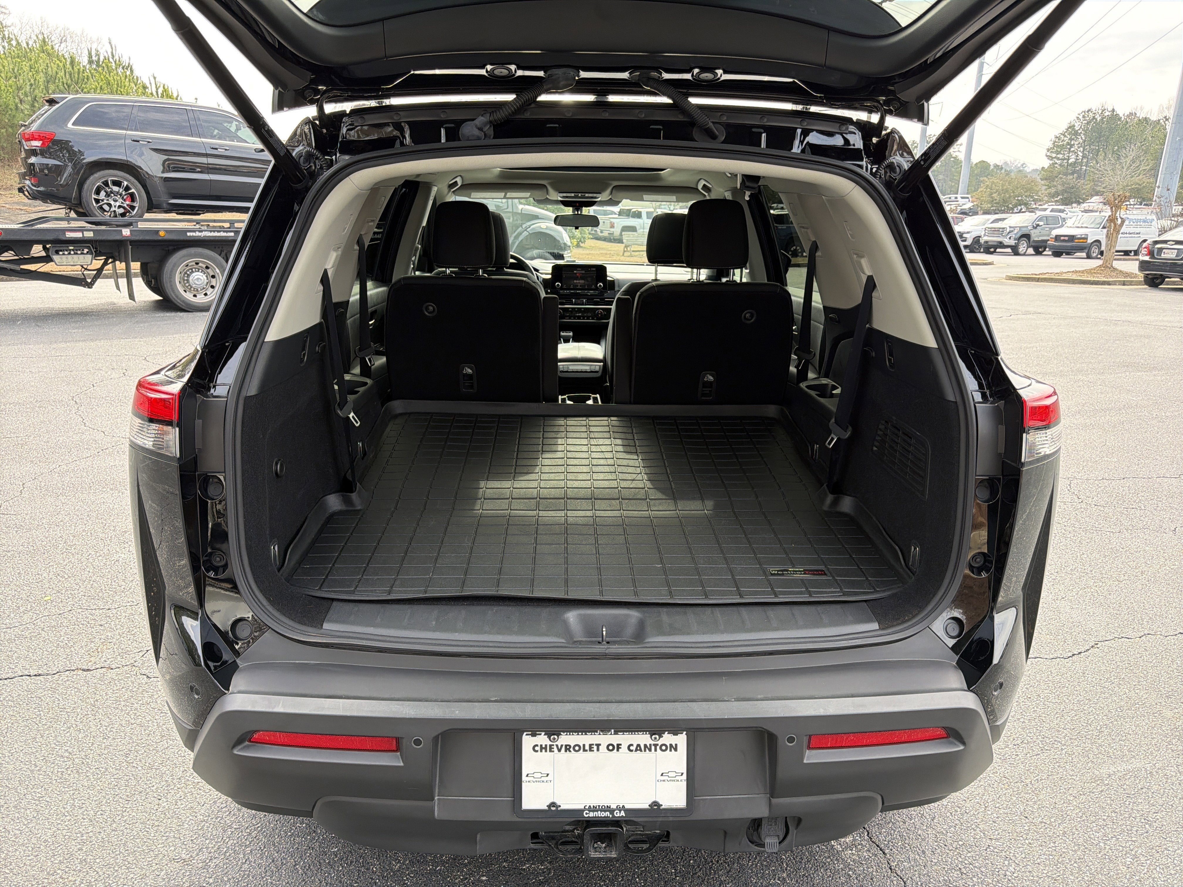 2022 Nissan Pathfinder SV