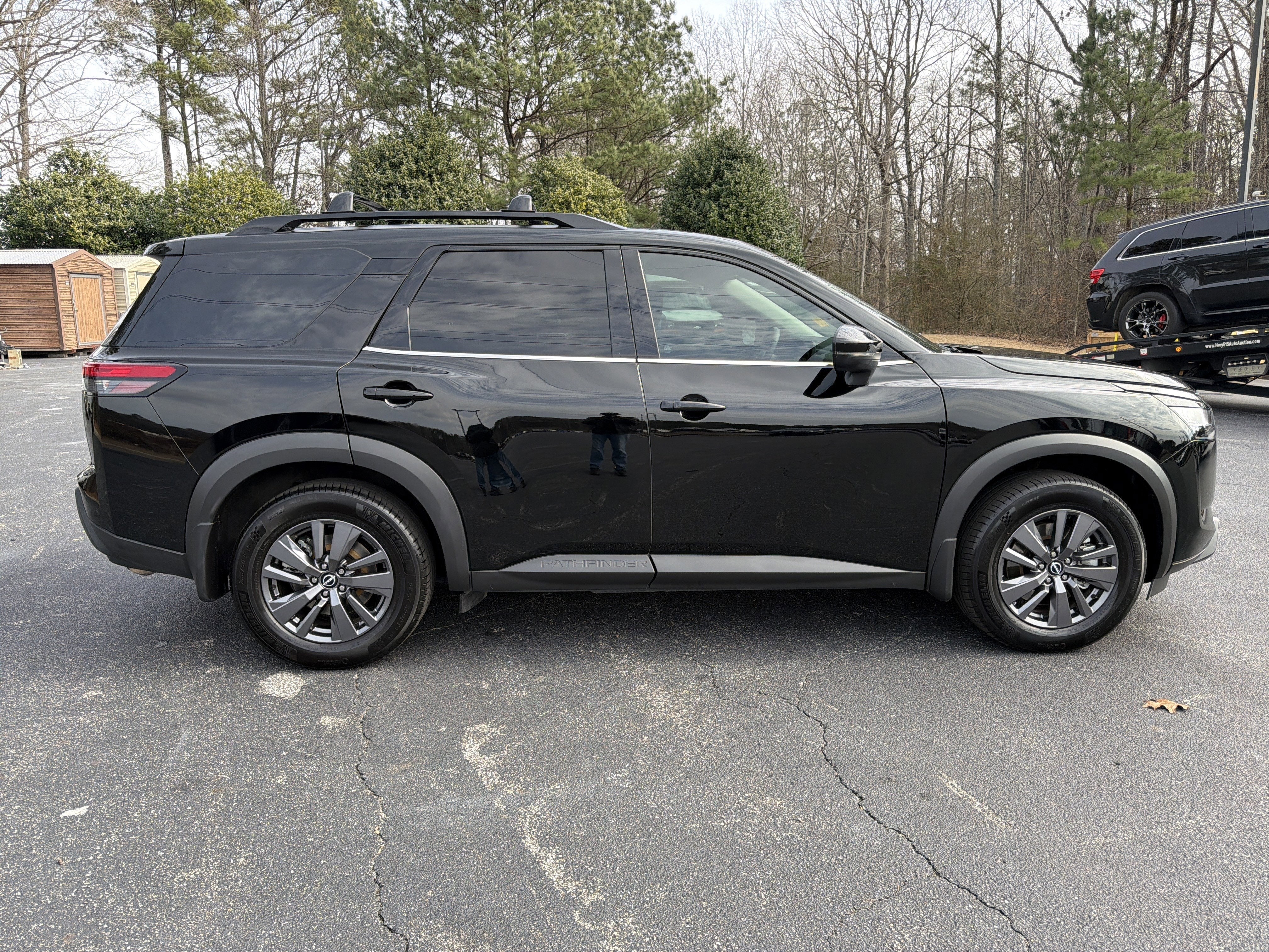 2022 Nissan Pathfinder SV