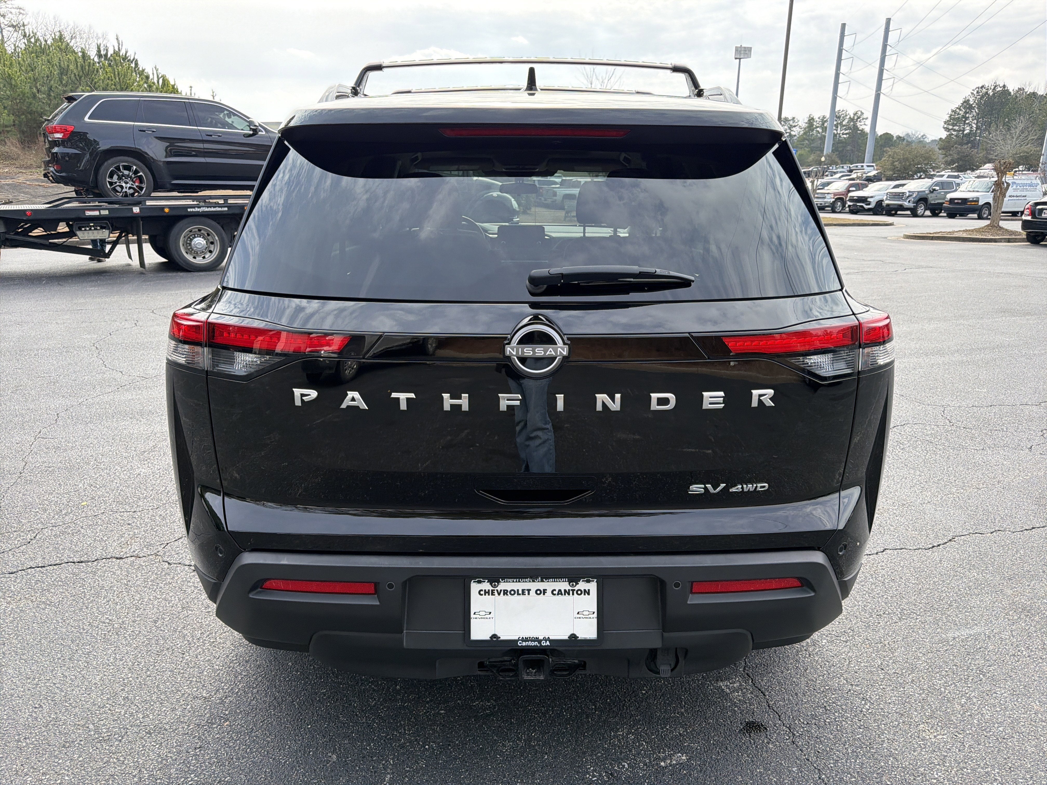 2022 Nissan Pathfinder SV