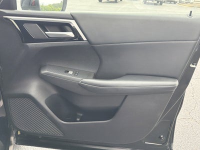 2023 Mitsubishi Outlander SE