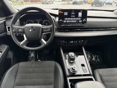 2023 Mitsubishi Outlander SE