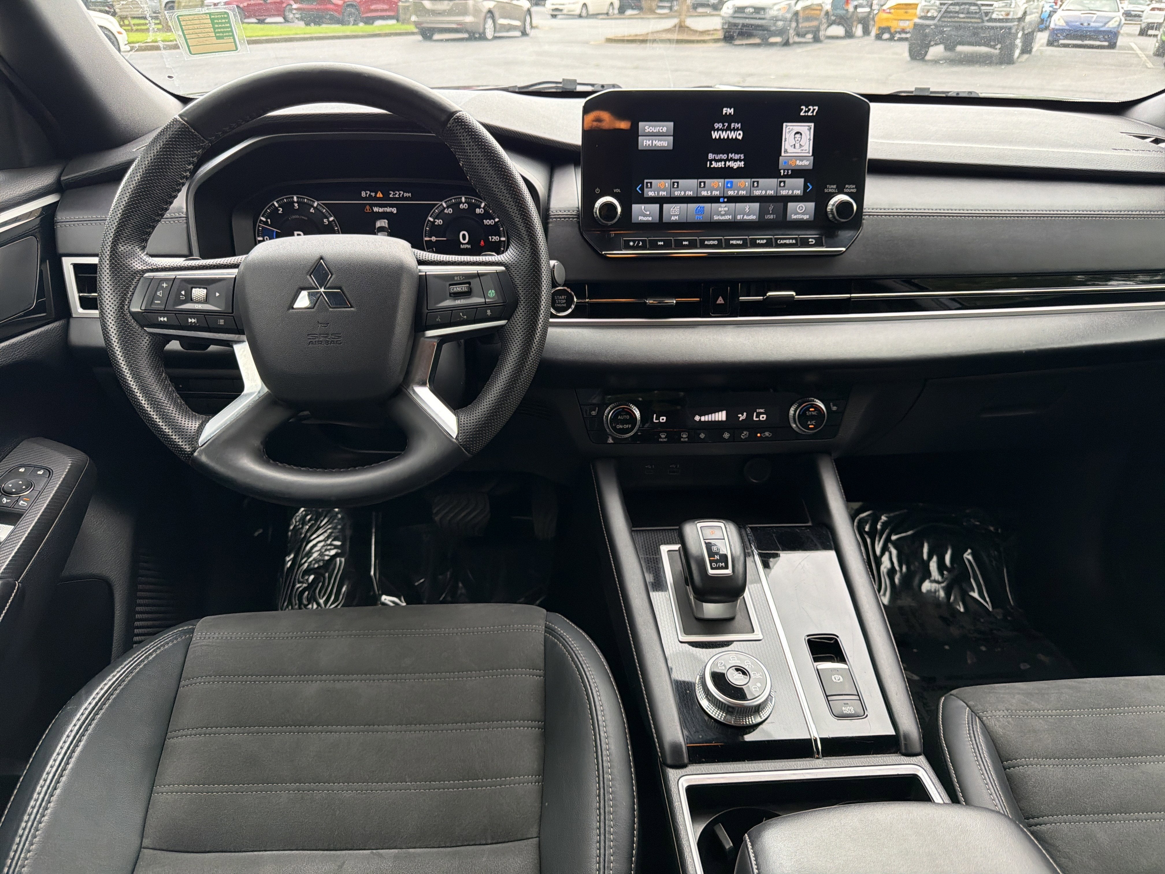 2023 Mitsubishi Outlander SE