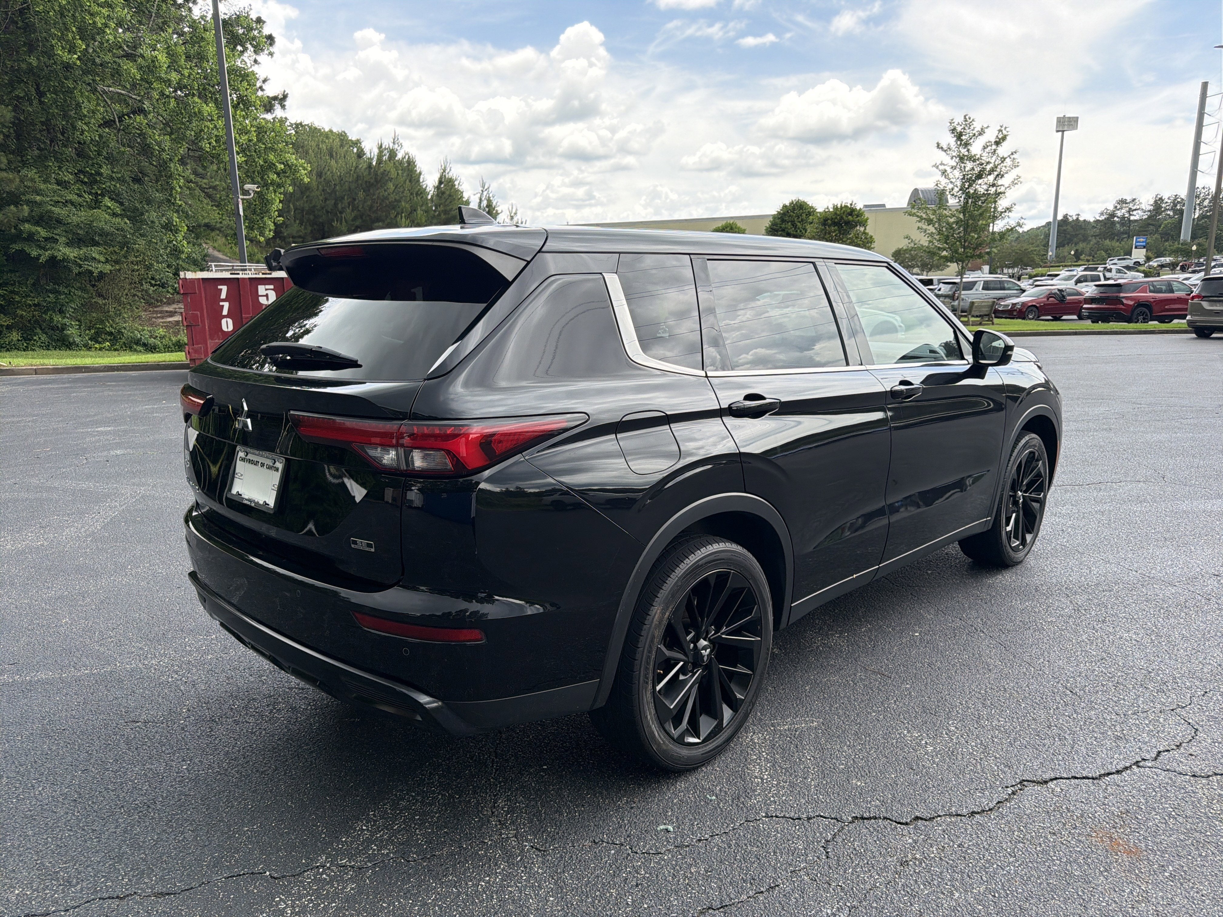 2023 Mitsubishi Outlander SE